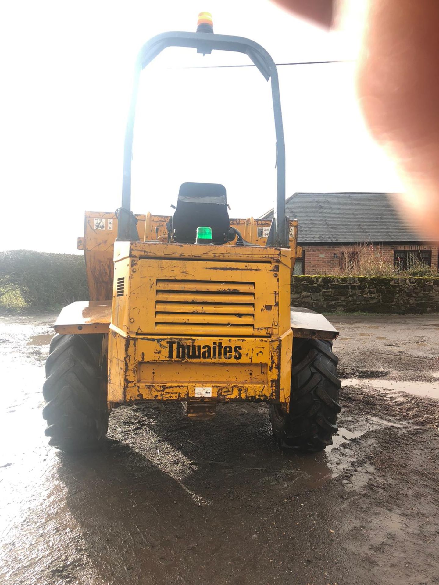 THWAITES 6 TON STRAIGHT TIP DUMPER, YEAR 2006, 4 WHEEL DRIVE, RUNS, DRIVES AND TIPS *PLUS VAT* - Image 6 of 7