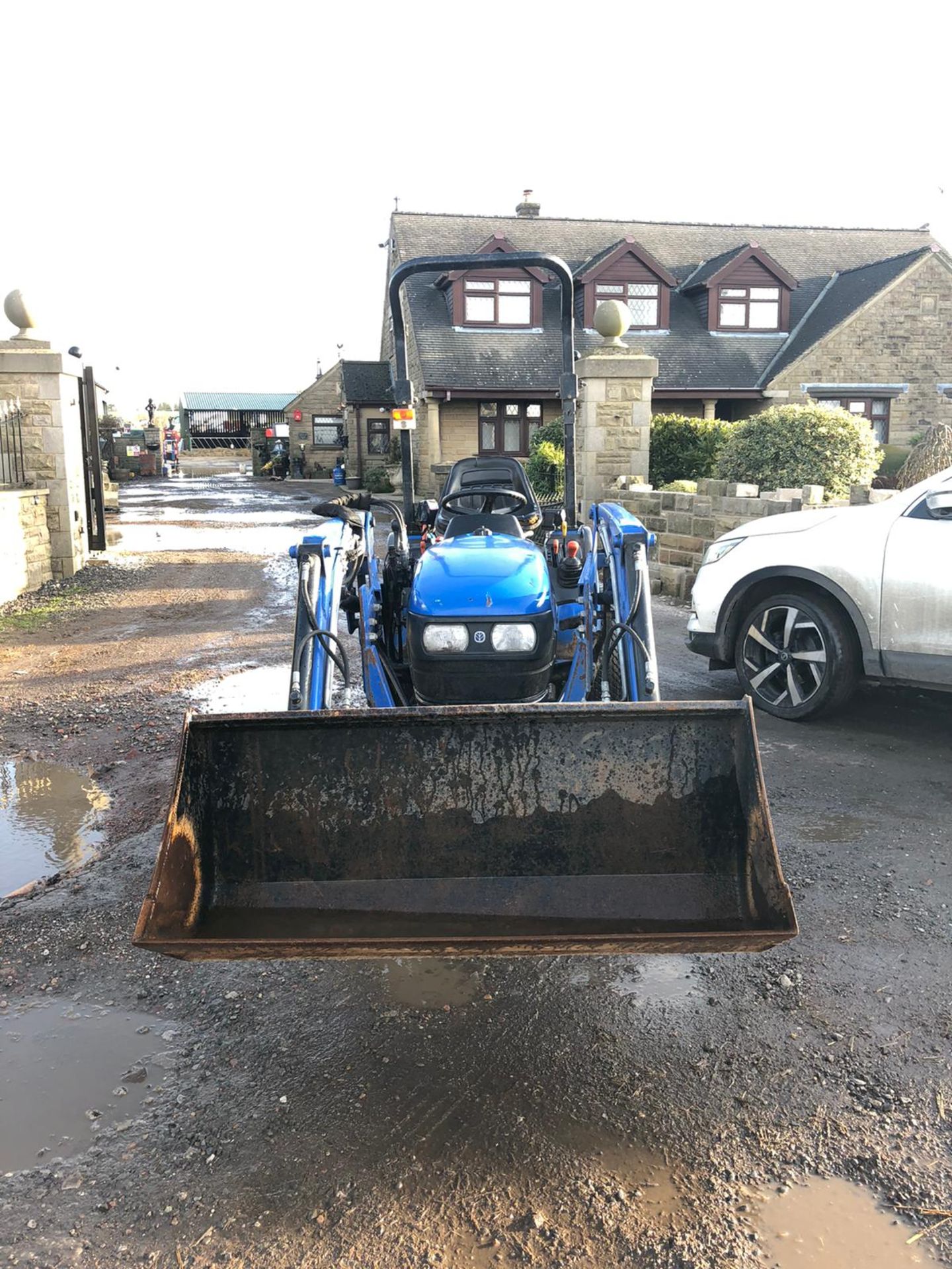 NEW HOLLAND TC21D COMPACT TRACTOR, C/W FRONT LOADER ATTACHMENT, RUNS, DRIVES AND LIFTS *PLUS VAT* - Image 6 of 6