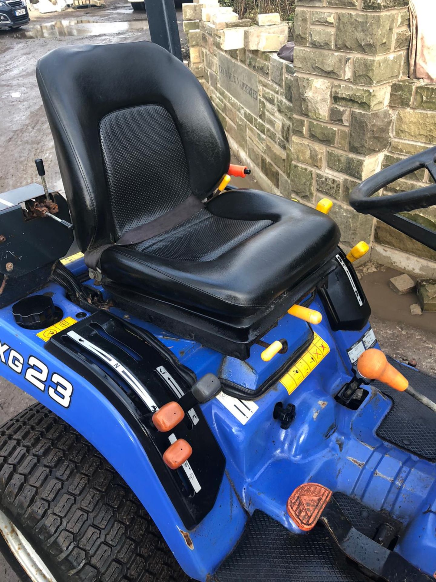 ISEKI TXG23 COMPACT TRACTOR WITH MOWING DECK, RUNS AND WORKS, LOW HOURS ONLY 800 *PLUS VAT* - Image 6 of 6