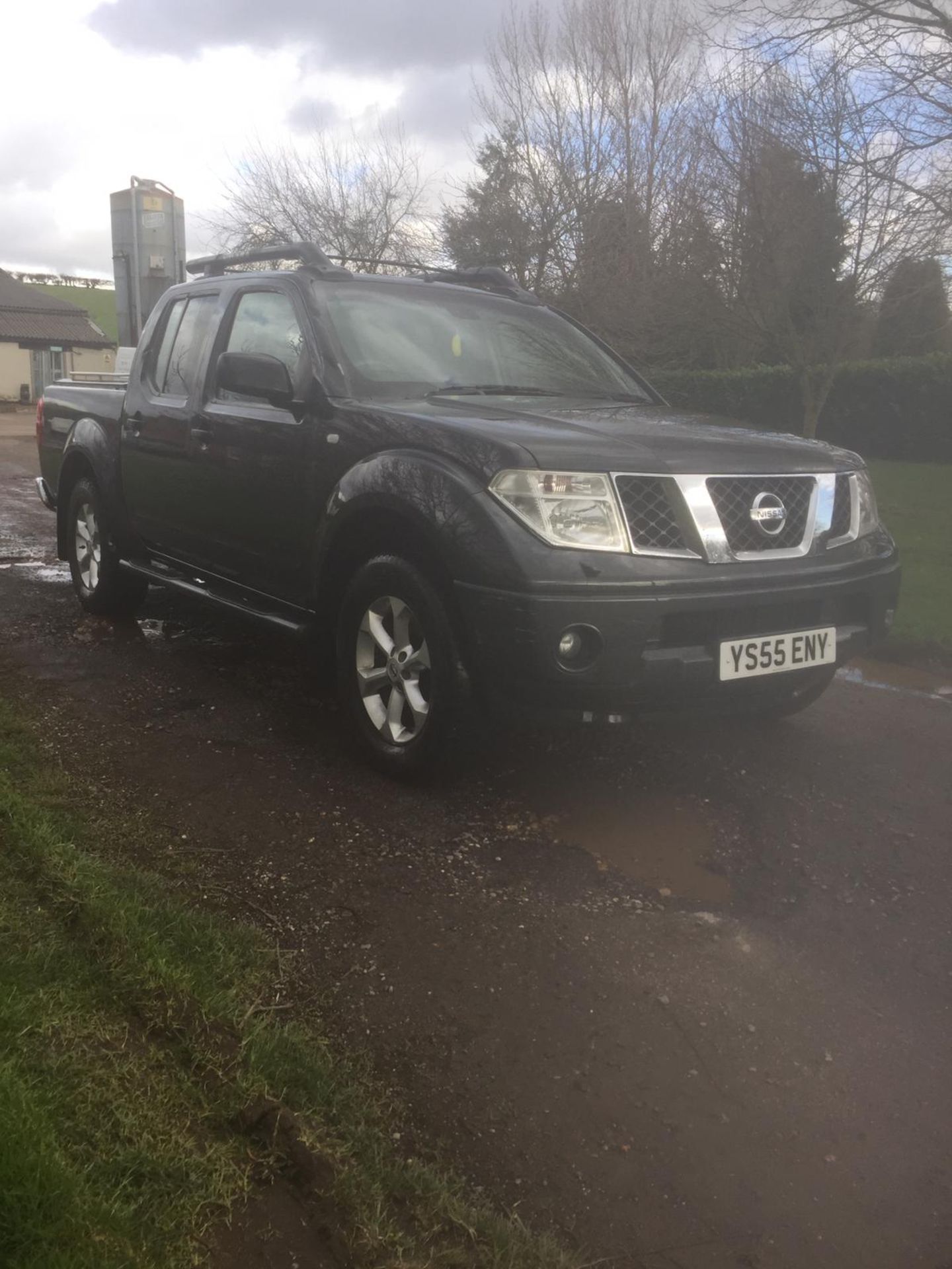 2006/55 REG NISSAN NAVARA DCI OUTLAW 2.5 DIESEL GREY PICK-UP, SHOWING 3 FORMER KEEPERS *NO VAT*