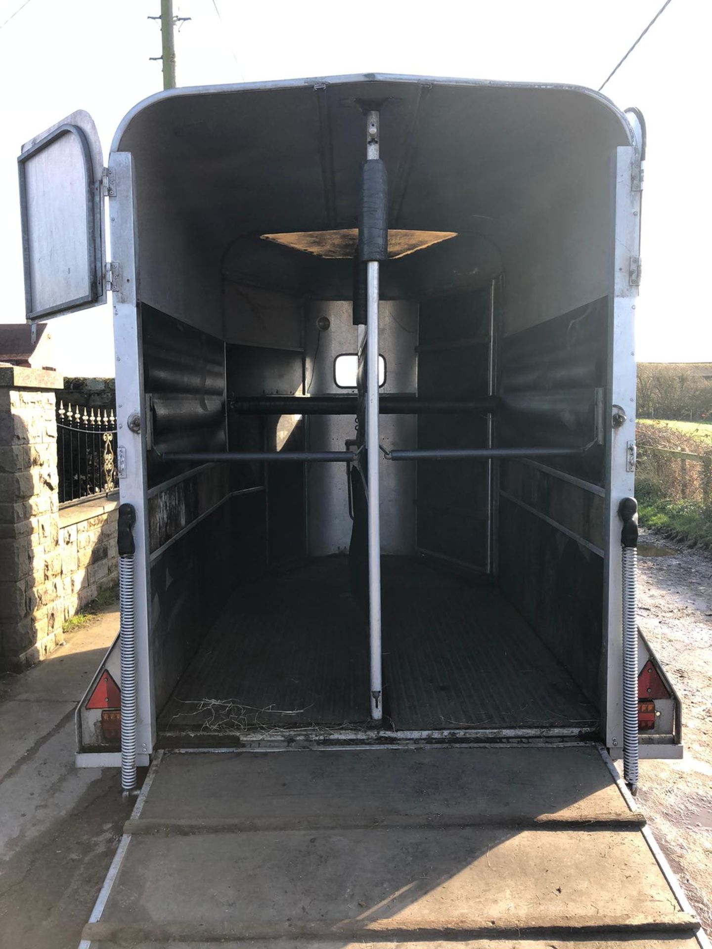 IFOR WILLIAMS 505 TWIN AXLE HORSE BOX TRAILER, LIGHTS WORKING, ALUMINIUM FLOOR *NO VAT* - Image 4 of 5