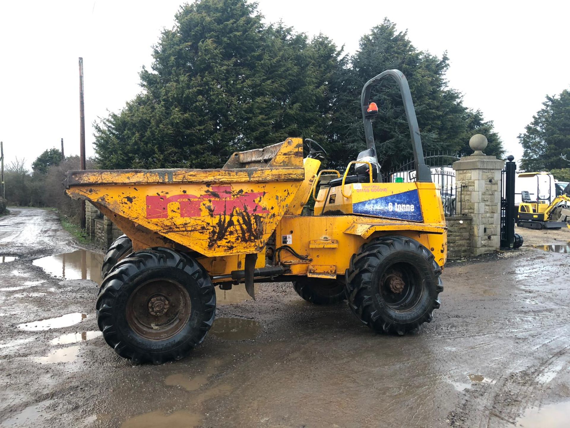 THWAITES 6 TON STRAIGHT TIP DUMPER, YEAR 2004, RUNS, DRIVES, TIPS, 4 WHEEL DRIVE *PLUS VAT* - Image 5 of 6