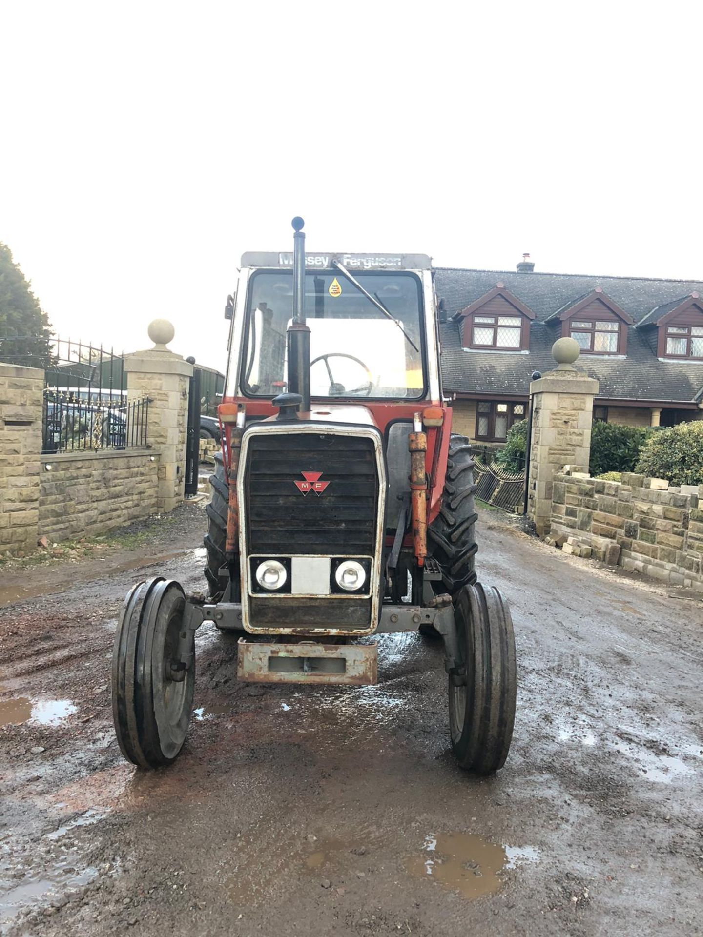 MASSEY FERGUSON 575 TRACTOR RUNS, WORKS AND DRIVES, GOOD TYRES, FULL CAB *PLUS VAT* - Image 2 of 8