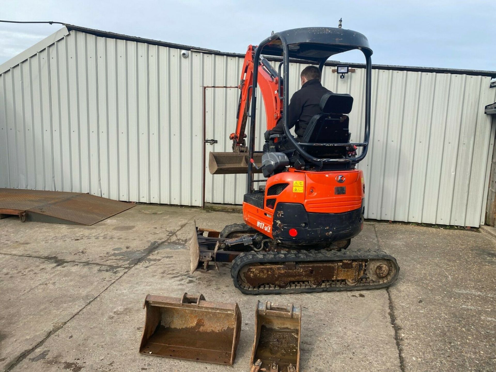 KUBOTA U17-3A EXCAVATOR, 1.7 TON, COMPLETE WITH 3 BUCKETS, YEAR 2014 *PLUS VAT* - Image 3 of 8