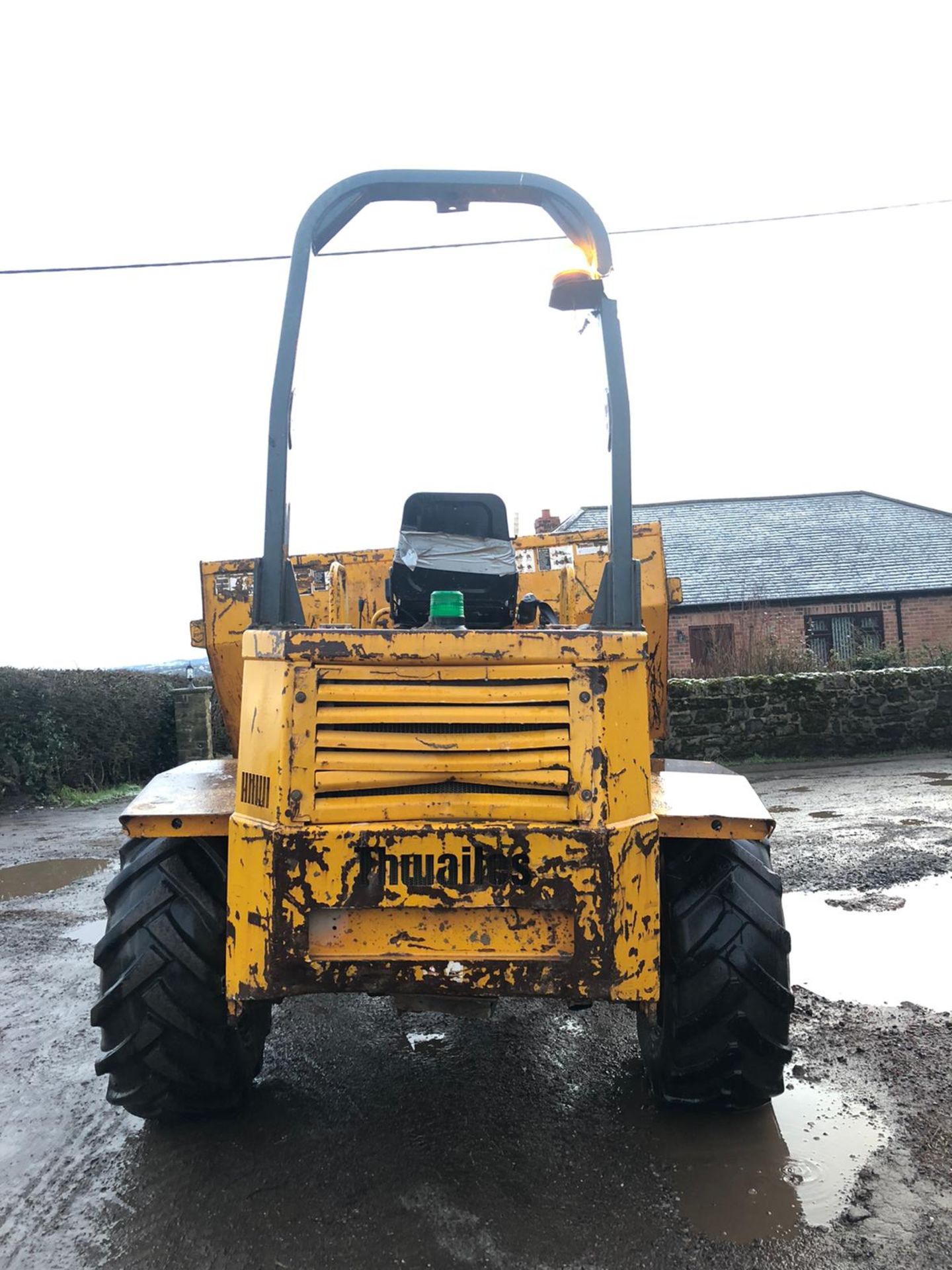 THWAITES 6 TON STRAIGHT TIP DUMPER, YEAR 2004, RUNS, DRIVES, TIPS, 4 WHEEL DRIVE *PLUS VAT* - Image 4 of 6