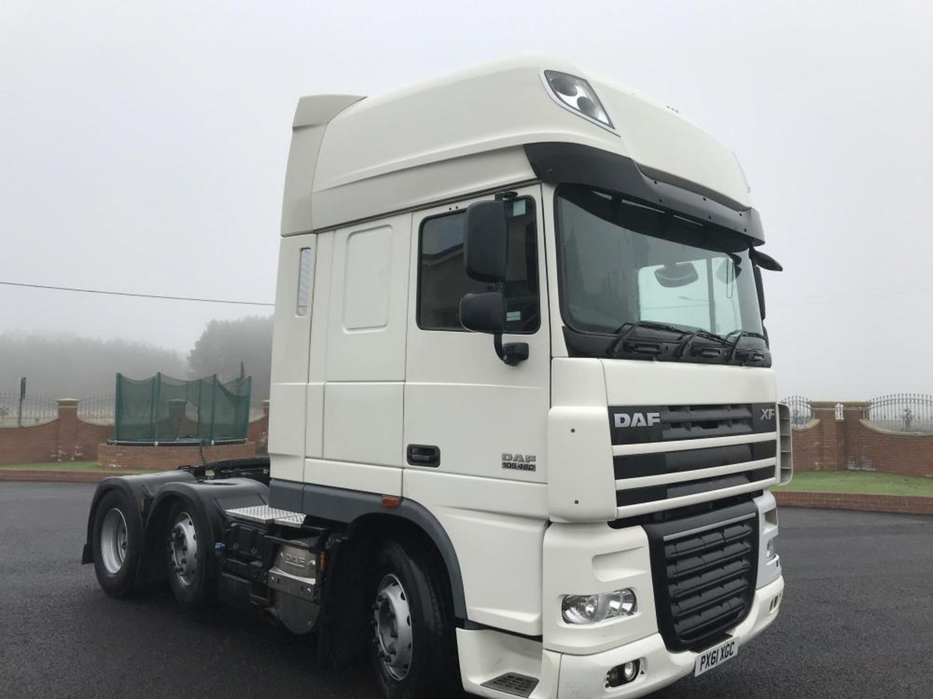 2011/61 REG DAF XF 105.460 SUPER SPACE TRACTOR UNIT 6X2 MANUAL GEARBOX AIR CON *PLUS VAT*