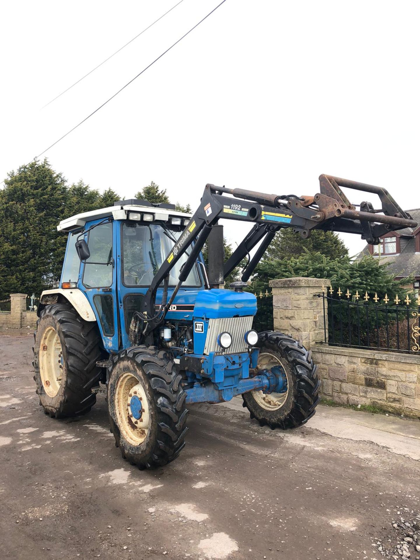 1990/G REG FORD NEW HOLLAND 7610 BLUE TRACTOR, C/W FRONT LOADER, SHOWING 1 FORMER KEEPER *PLUS VAT*