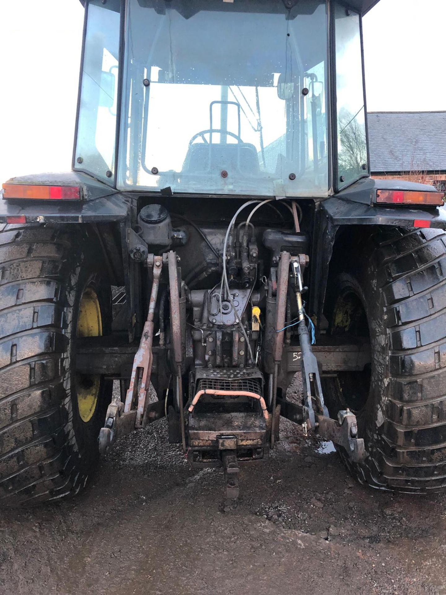 MASSEY FERGUSON 3065 TRACTOR, RUNS AND WORKS, 3 POINT LINKAGE, YEAR 1992, ROAD REGISTERED *PLUS VAT* - Image 4 of 8