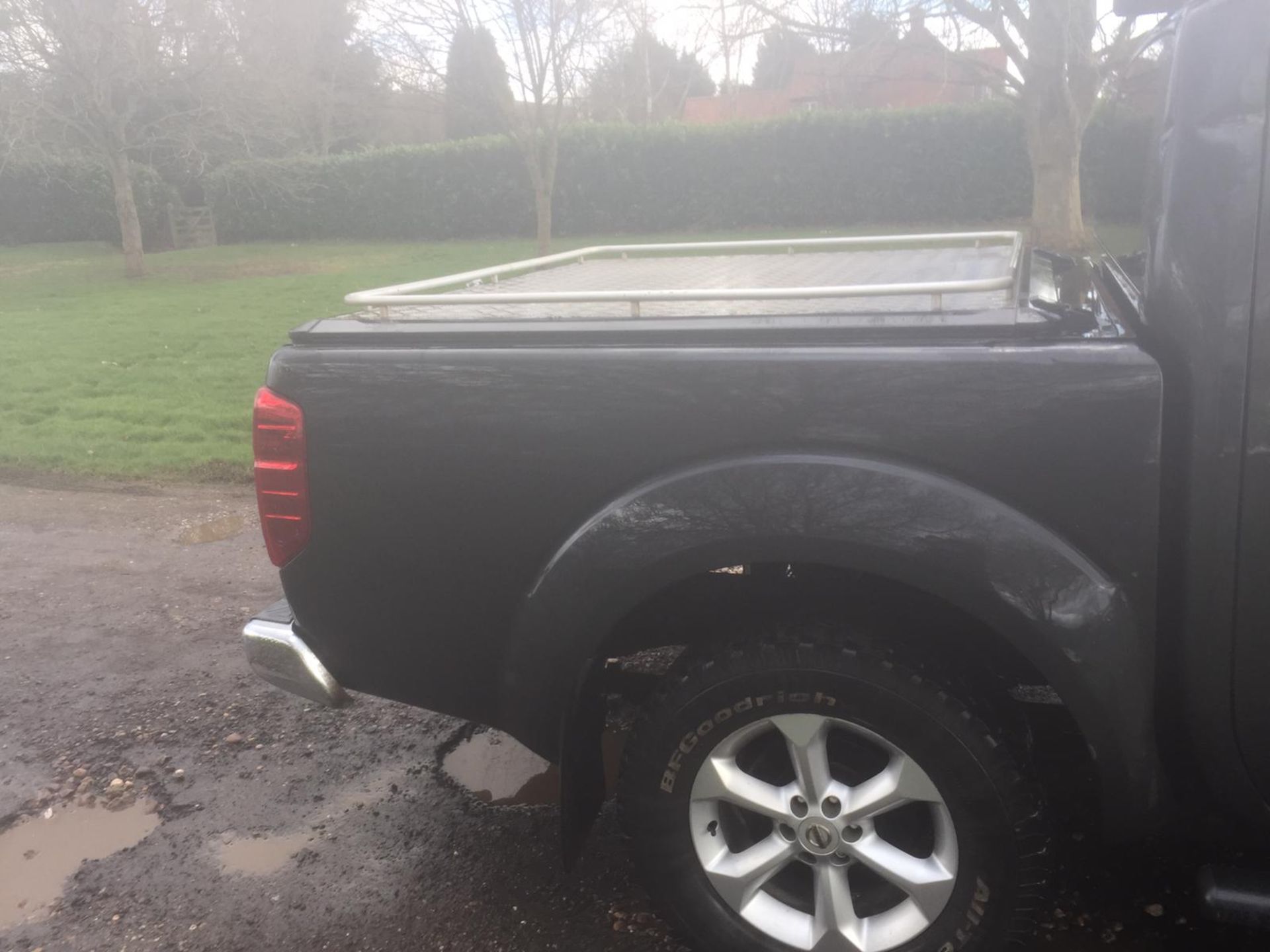 2006/55 REG NISSAN NAVARA DCI OUTLAW 2.5 DIESEL GREY PICK-UP, SHOWING 3 FORMER KEEPERS *NO VAT* - Image 6 of 10