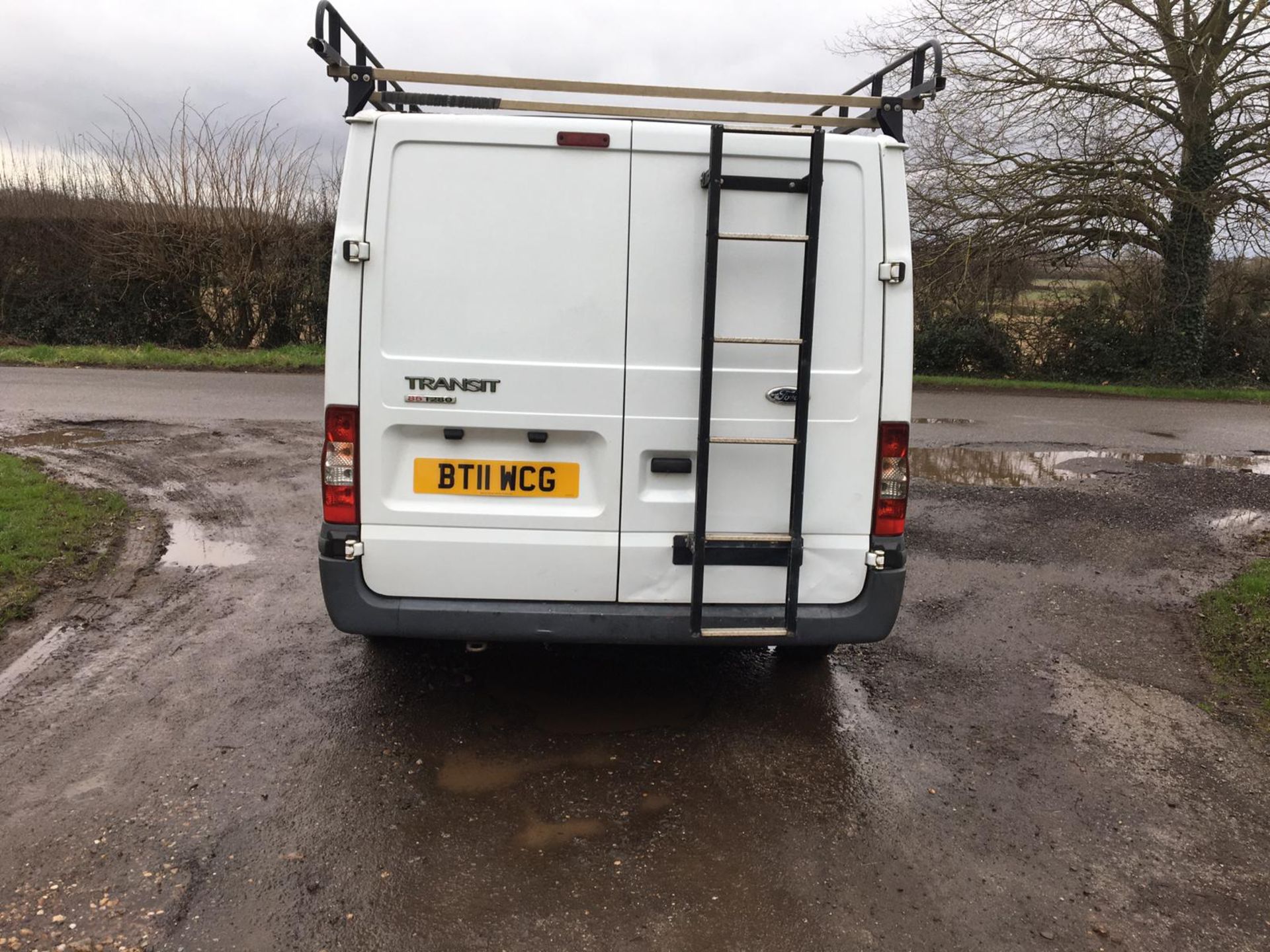 2011/11 REG FORD TRANSIT 85 T280M FWD MWB 2.2 DIESEL PANEL VAN, SHOWING 2 FORMER KEEPERS *PLUS VAT* - Image 6 of 13