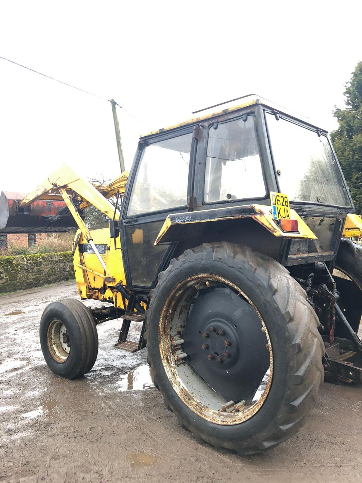 CASE INTERNATIONAL 1394 LOADER TRACTOR, RUNS AND WORKS WELL, 3 POINT LINKAGE, PTO WORKING, 774 HOURS - Image 4 of 8