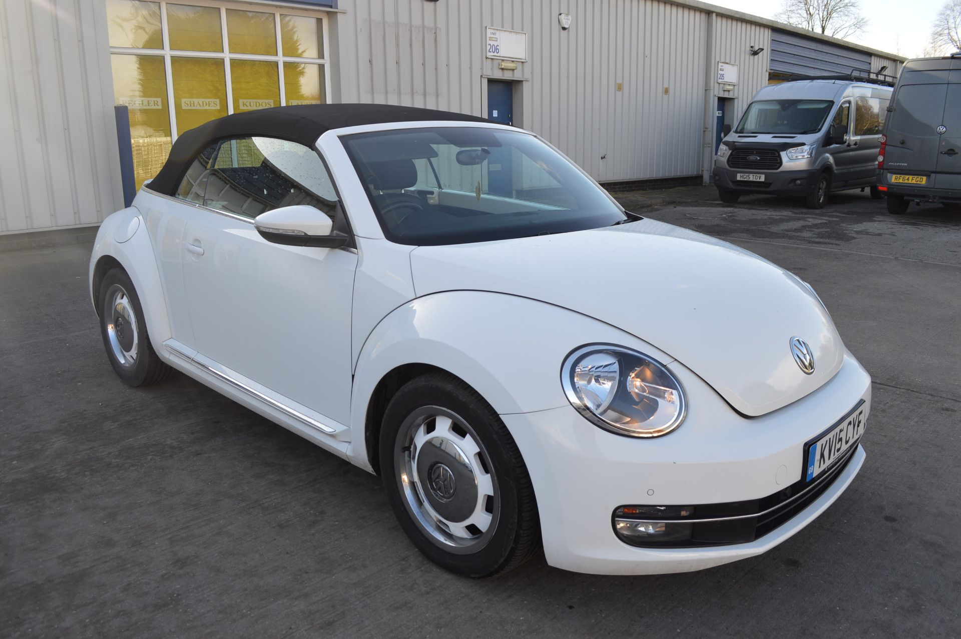 2015/15 REG VOLKSWAGEN BEETLE DESIGN TDI BLUEMOTION 2.0 DIESEL WHITE CONVERTIBLE *NO VAT* - Image 2 of 24