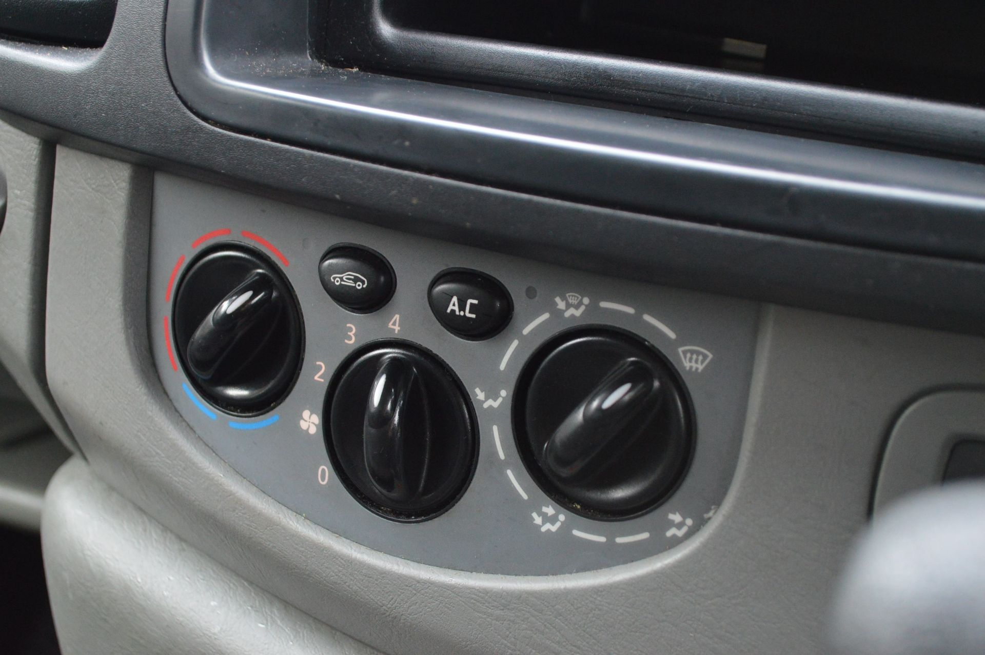 2014/14 REG VAUXHALL VIVARO 2700 CDTI SEMI-AUTO 2.0 DIESEL PANEL VAN, SHOWING 1 FORMER KEEPER - Image 22 of 26