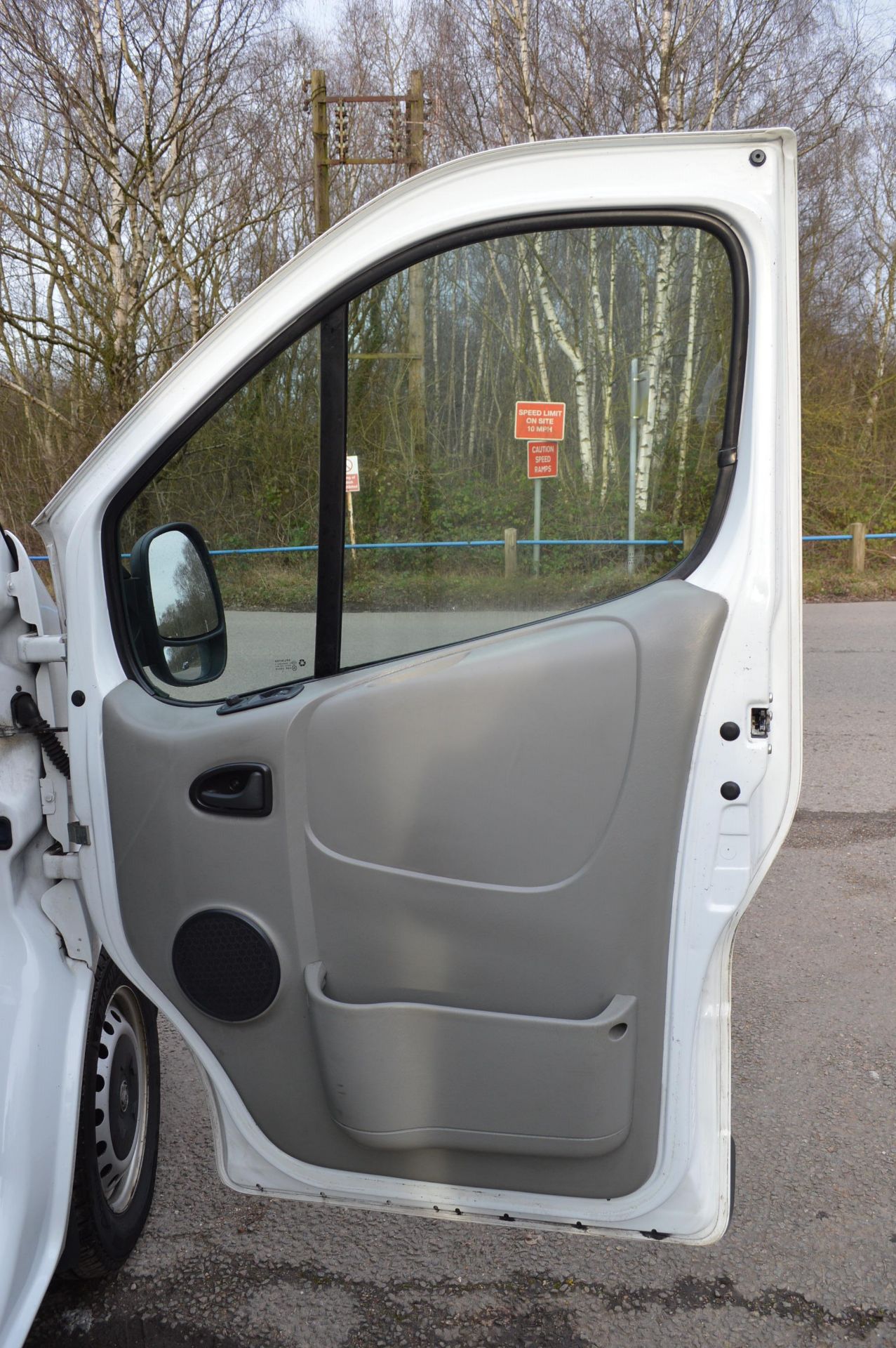 2014/14 REG VAUXHALL VIVARO 2700 CDTI SEMI-AUTO 2.0 DIESEL PANEL VAN, SHOWING 1 FORMER KEEPER - Image 18 of 26