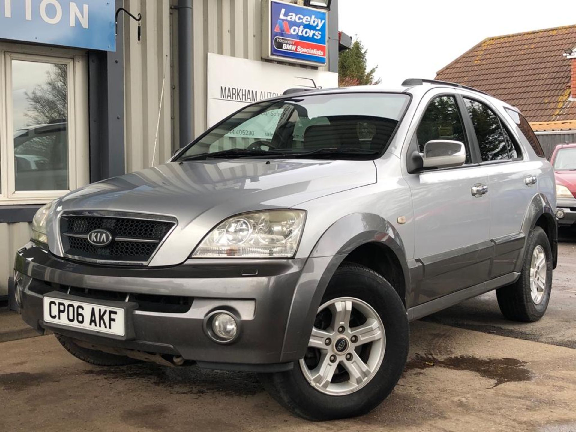 2006/06 REG KIA SORENTO CRDI XS AUTOMATIC 2.5 DIESEL SILVER ESTATE *NO VAT* - Image 2 of 15