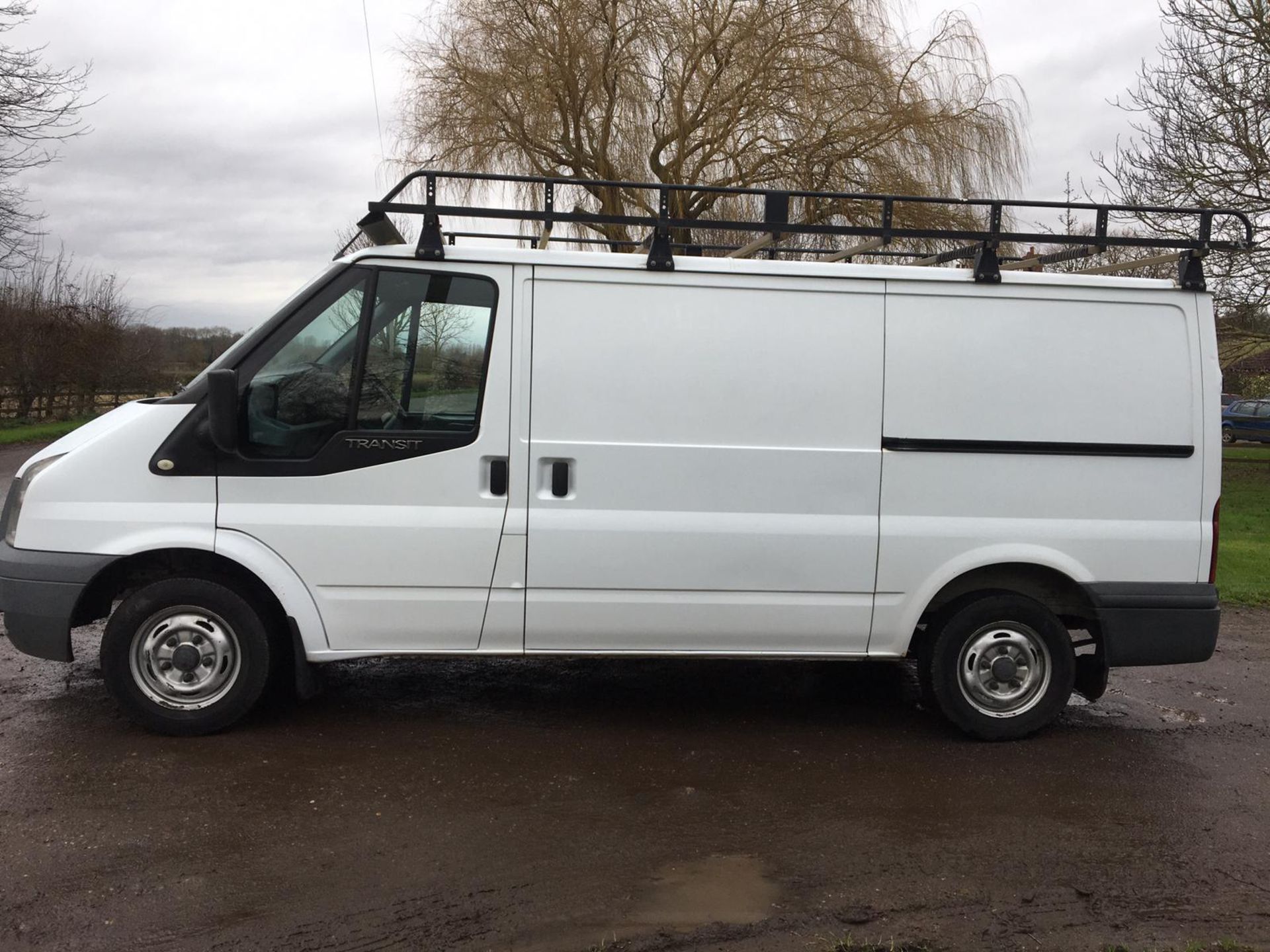 2011/11 REG FORD TRANSIT 85 T280M FWD MWB 2.2 DIESEL PANEL VAN, SHOWING 2 FORMER KEEPERS *PLUS VAT* - Image 4 of 13