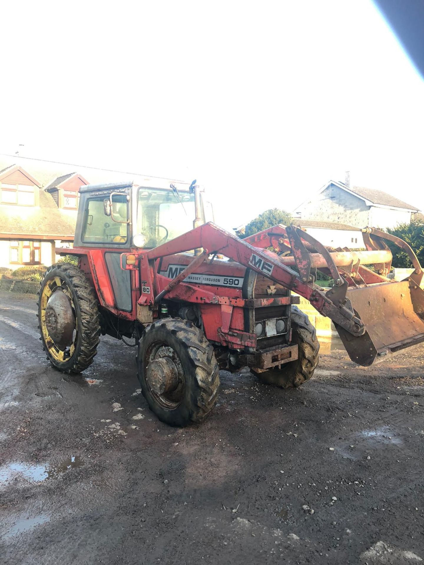 MASSEY FERGUSON 590 TRACTOR, 4 WHEEL DRIVE, ROAD REGISTERED, RUNS, WORKS LIFTS *PLUS VAT* - Image 3 of 6