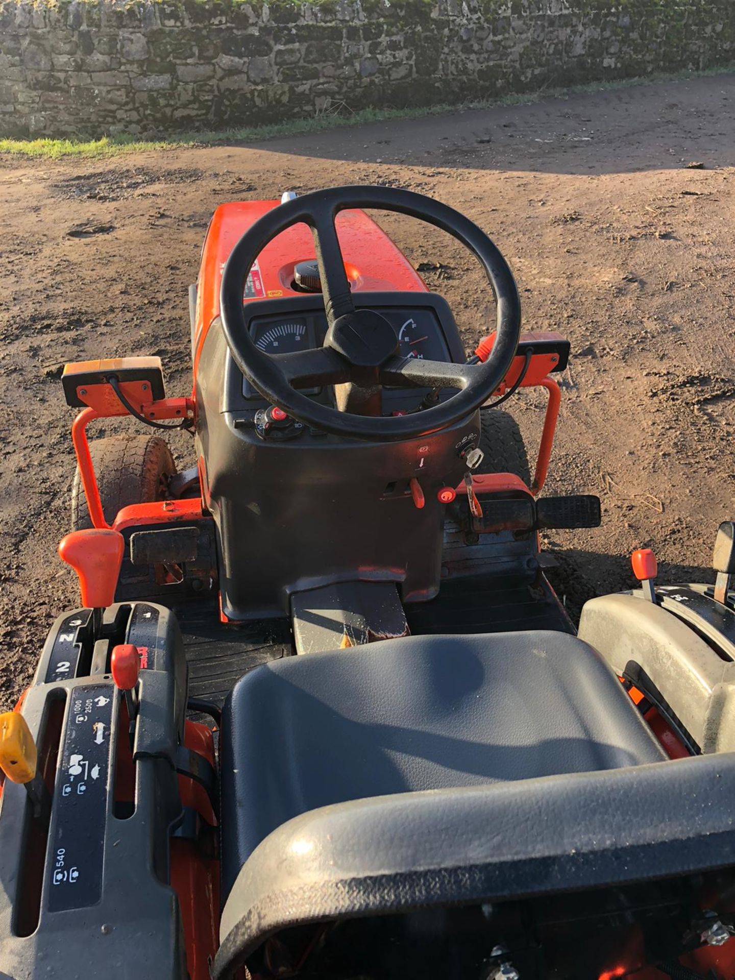 KUBOTA B1410 COMPACT TRACTOR, RUNS, WORKS AND DRIVES, 4 WHEEL DRIVE *PLUS VAT* - Image 4 of 5