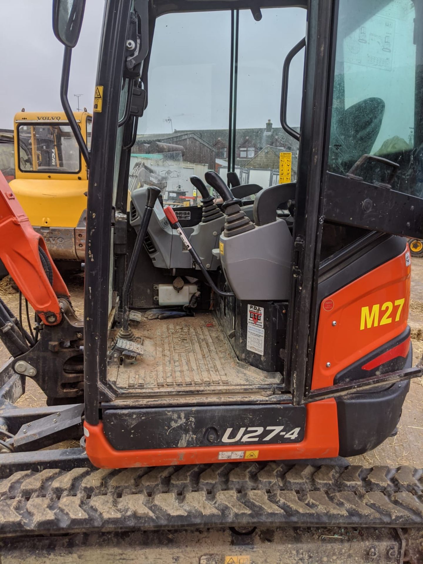 KUBOTA U27-4 RUBBER TRACKED COMPACT MINI DIGGER / EXCAVATOR, YEAR 2018, MASS 2665 KG *PLUS VAT* - Image 3 of 9