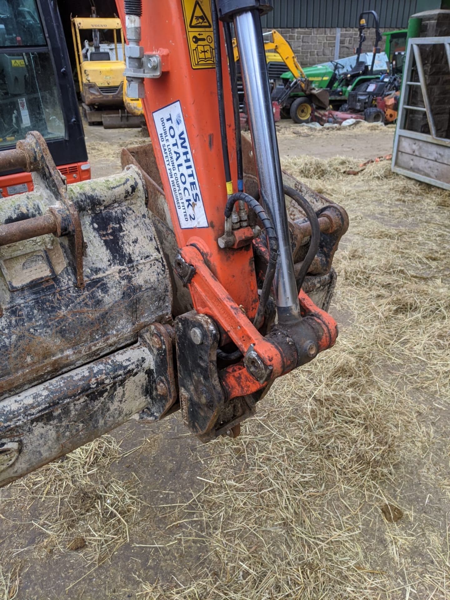 KUBOTA U27-4 RUBBER TRACKED COMPACT MINI DIGGER / EXCAVATOR, YEAR 2018, MASS 2665 KG *PLUS VAT* - Image 7 of 9