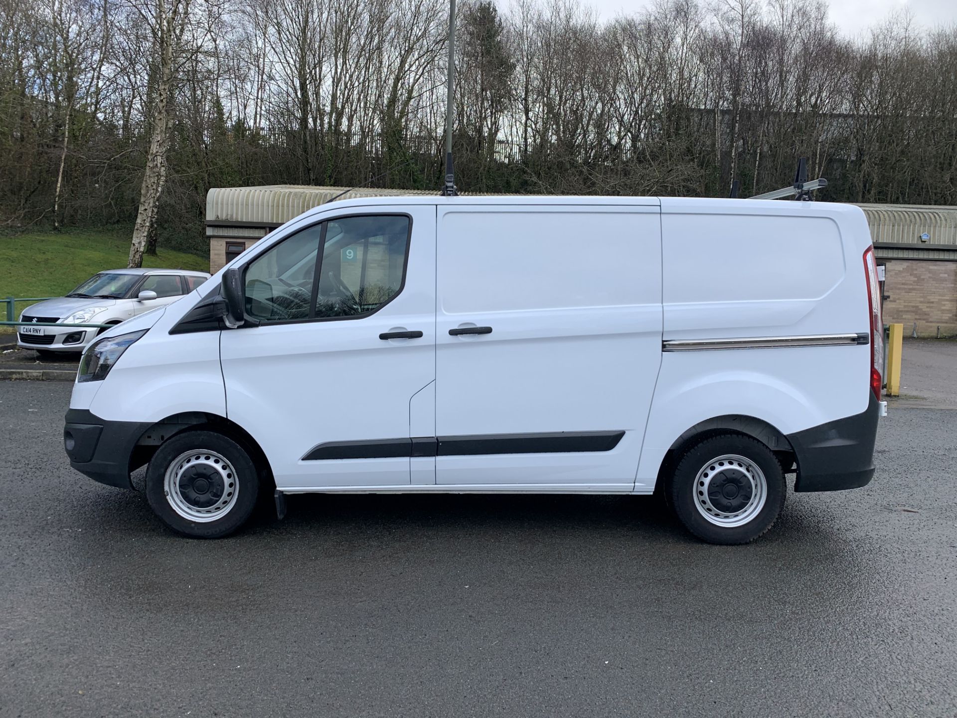 2015/65 REG FORD TRANSIT CUSTOM 270 ECO-TECH 2.2 DIESEL WHITE PANEL VAN, SHOWING 0 FORMER KEEPERS - Image 3 of 10