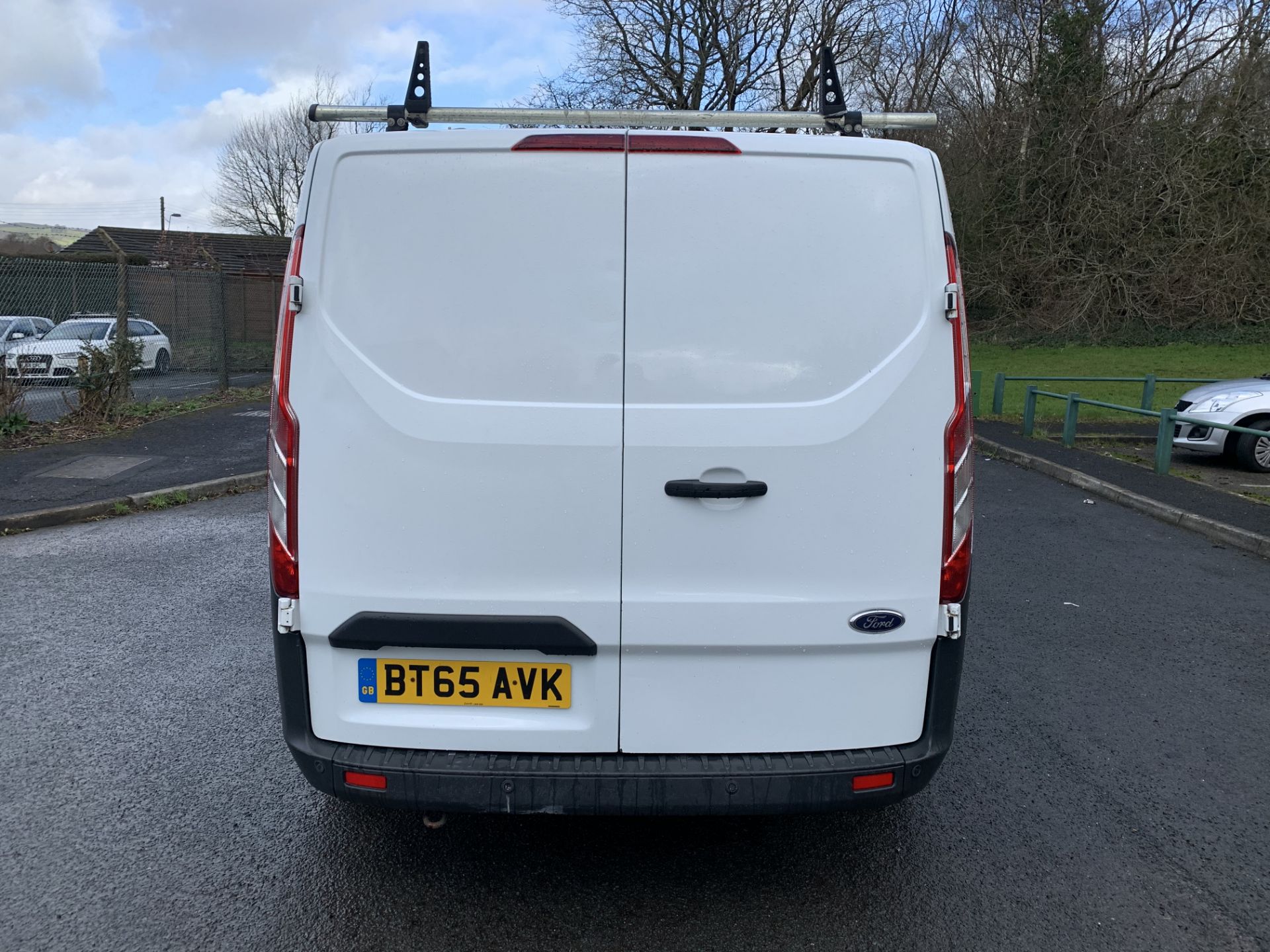 2015/65 REG FORD TRANSIT CUSTOM 270 ECO-TECH 2.2 DIESEL WHITE PANEL VAN, SHOWING 0 FORMER KEEPERS - Image 4 of 10