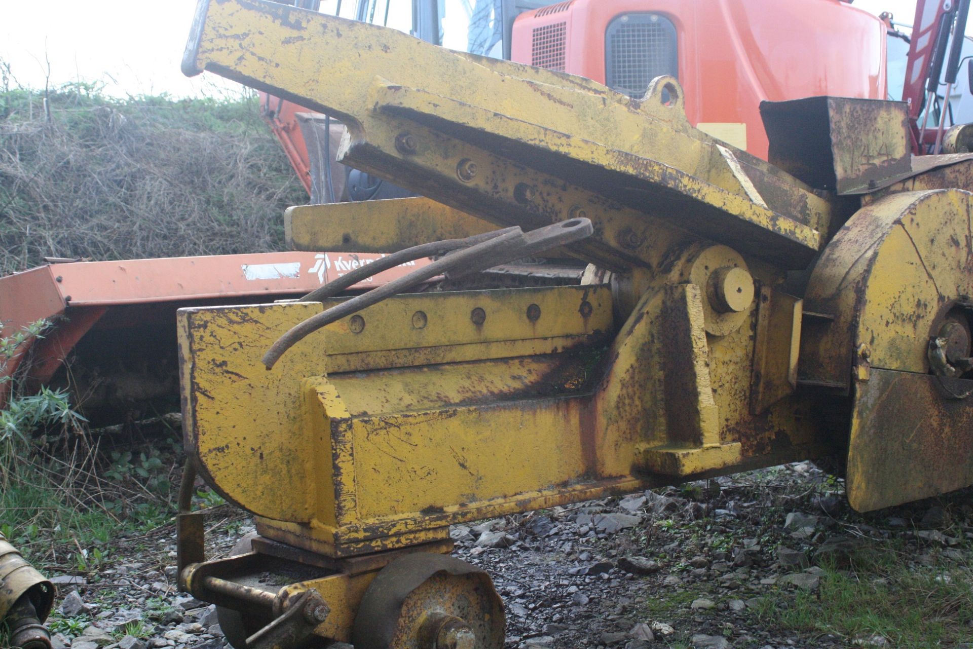 SCRAP METAL SHEAR FITTED WITH A LISTER 2 CYLINDER DIESEL HAND START ENGINE (UNTESTED) *PLUS VAT* - Image 2 of 6