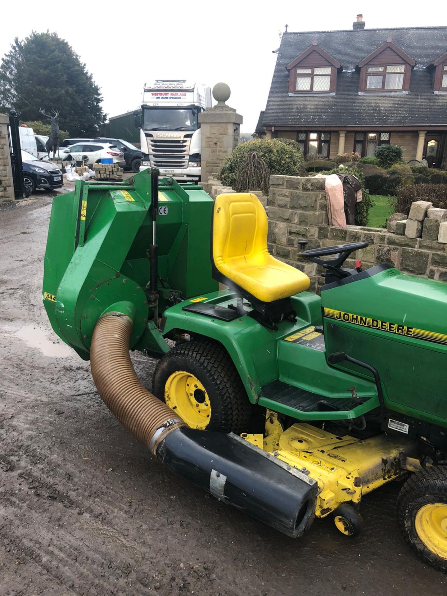 JOHN DEERE 415 RIDE ON LAWN MOWER, RUNS & WORKS, CUTS AND COLLECTS WELL *NO VAT* - Image 4 of 8