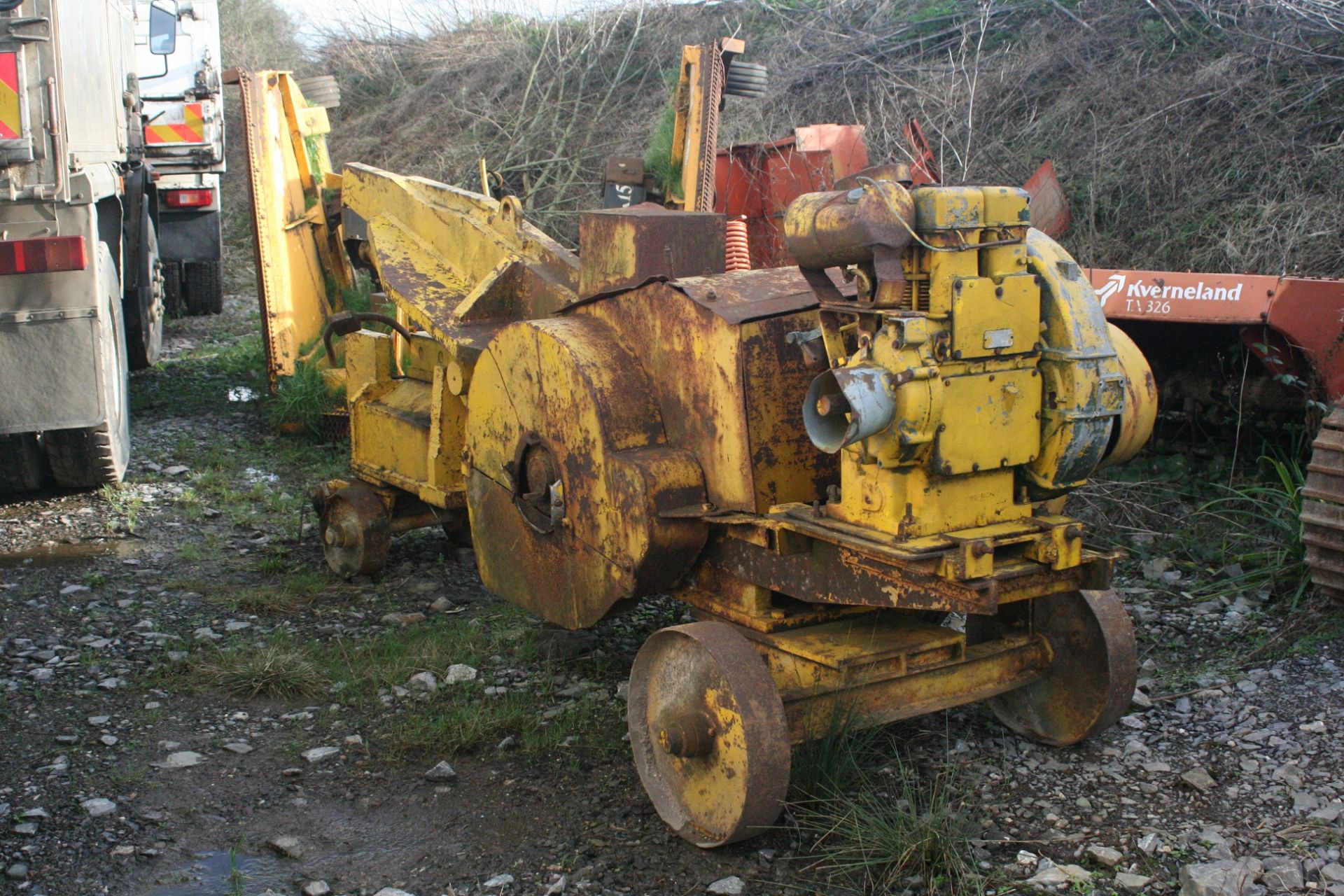 SCRAP METAL SHEAR FITTED WITH A LISTER 2 CYLINDER DIESEL HAND START ENGINE (UNTESTED) *PLUS VAT* - Image 3 of 6