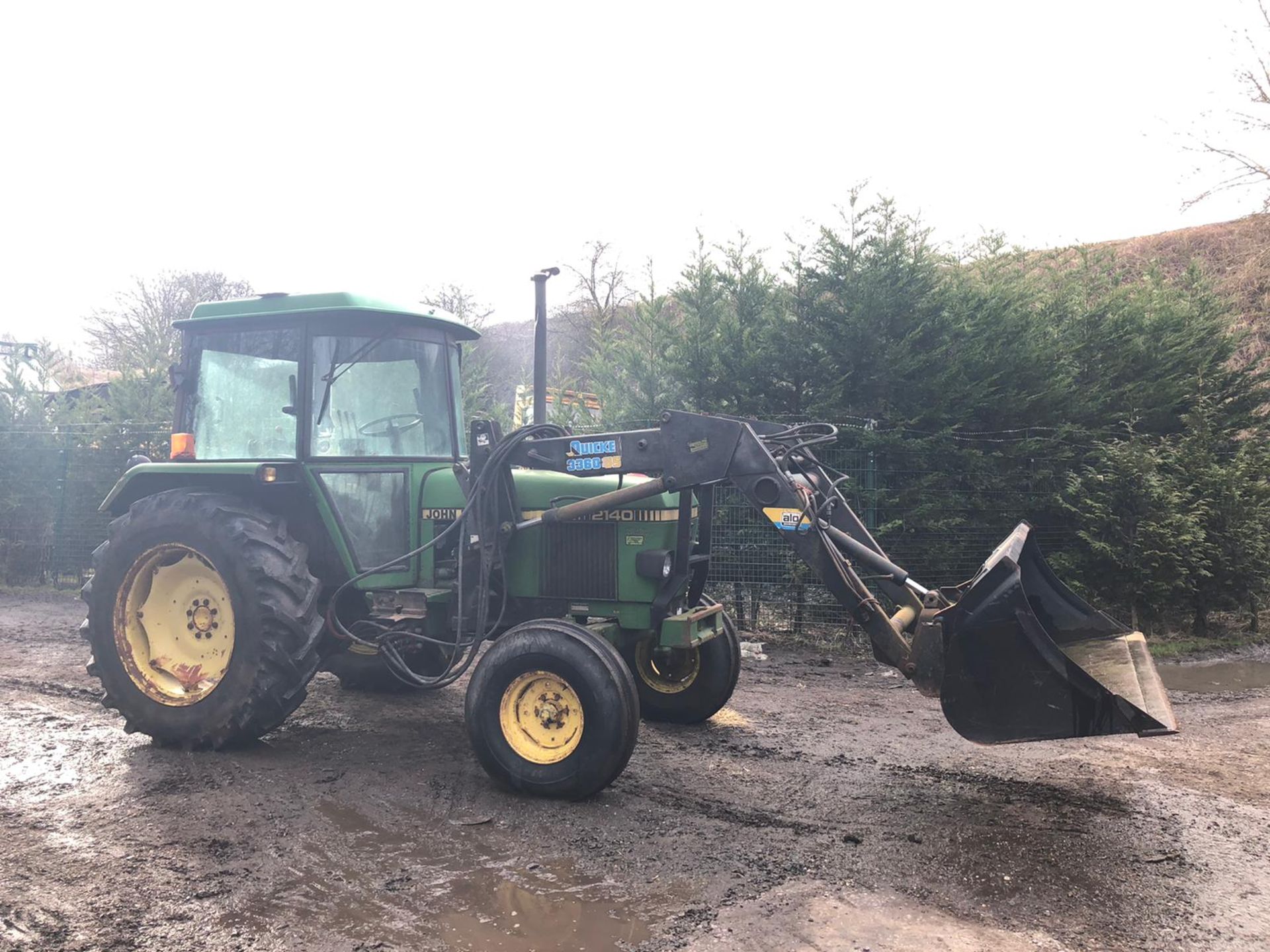 JOHN DEERE 2140 LOADER TRACTOR, RUNS, WORKS, DOES WHAT IT SHOULD *PLUS VAT* - Image 4 of 7