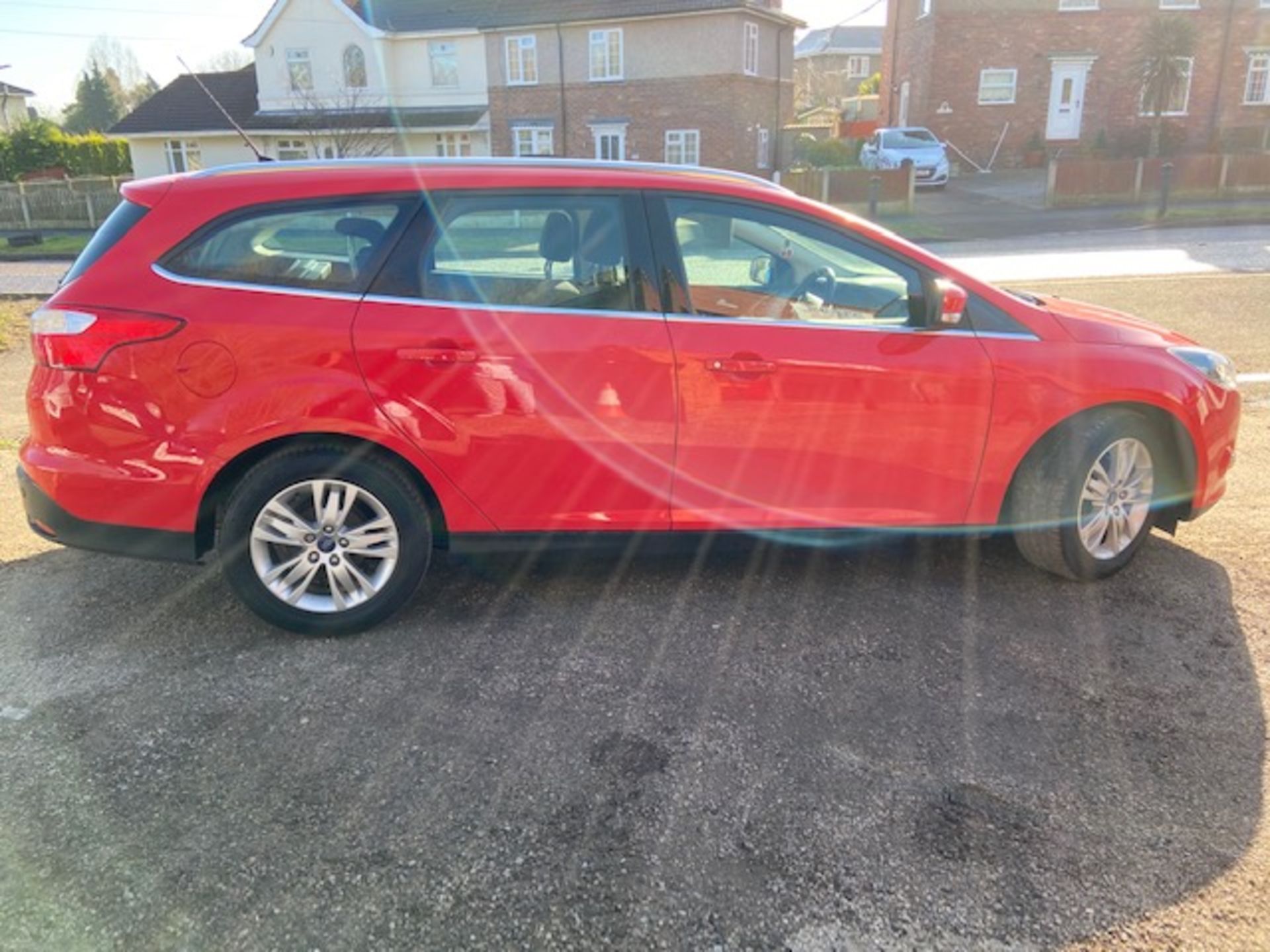 2014/64 REG FORD FOCUS TITANIUM NAVIGATOR 1.6 PETROL RED ESTATE, SHOWING 2 FORMER KEEPERS *NO VAT* - Image 5 of 9