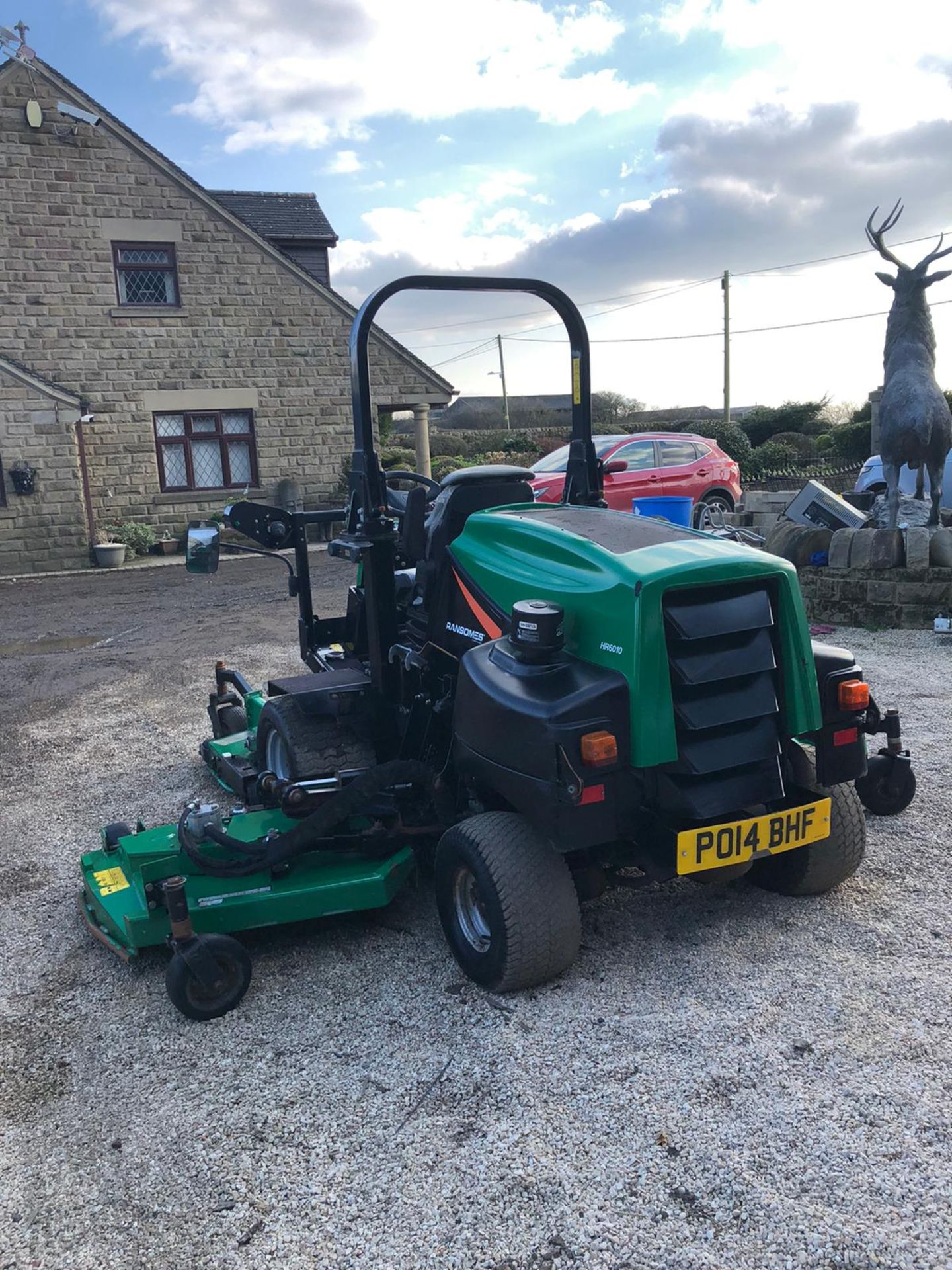 RANSOMES HR6010 BATWING RIDE ON LAWN MOWER, ONLY 144 HOURS, YEAR 2014, 4 WHEEL DRIVE *PLUS VAT* - Image 4 of 8