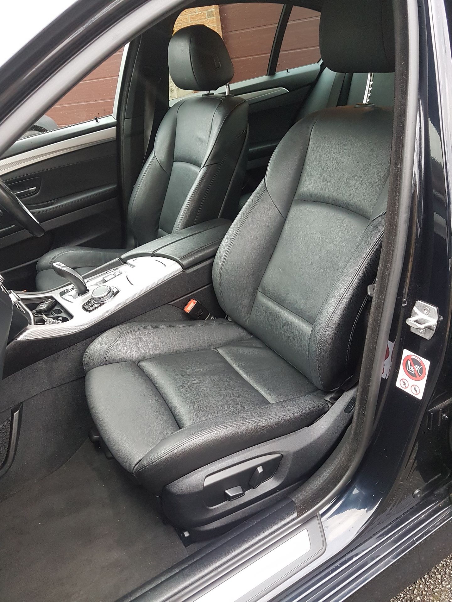 2016/66 REG BMW 520D M SPORT 2.0 DIESEL AUTO BLACK 4 DOOR SALOON, SHOWING 1 FORMER KEEPER *NO VAT* - Image 8 of 10