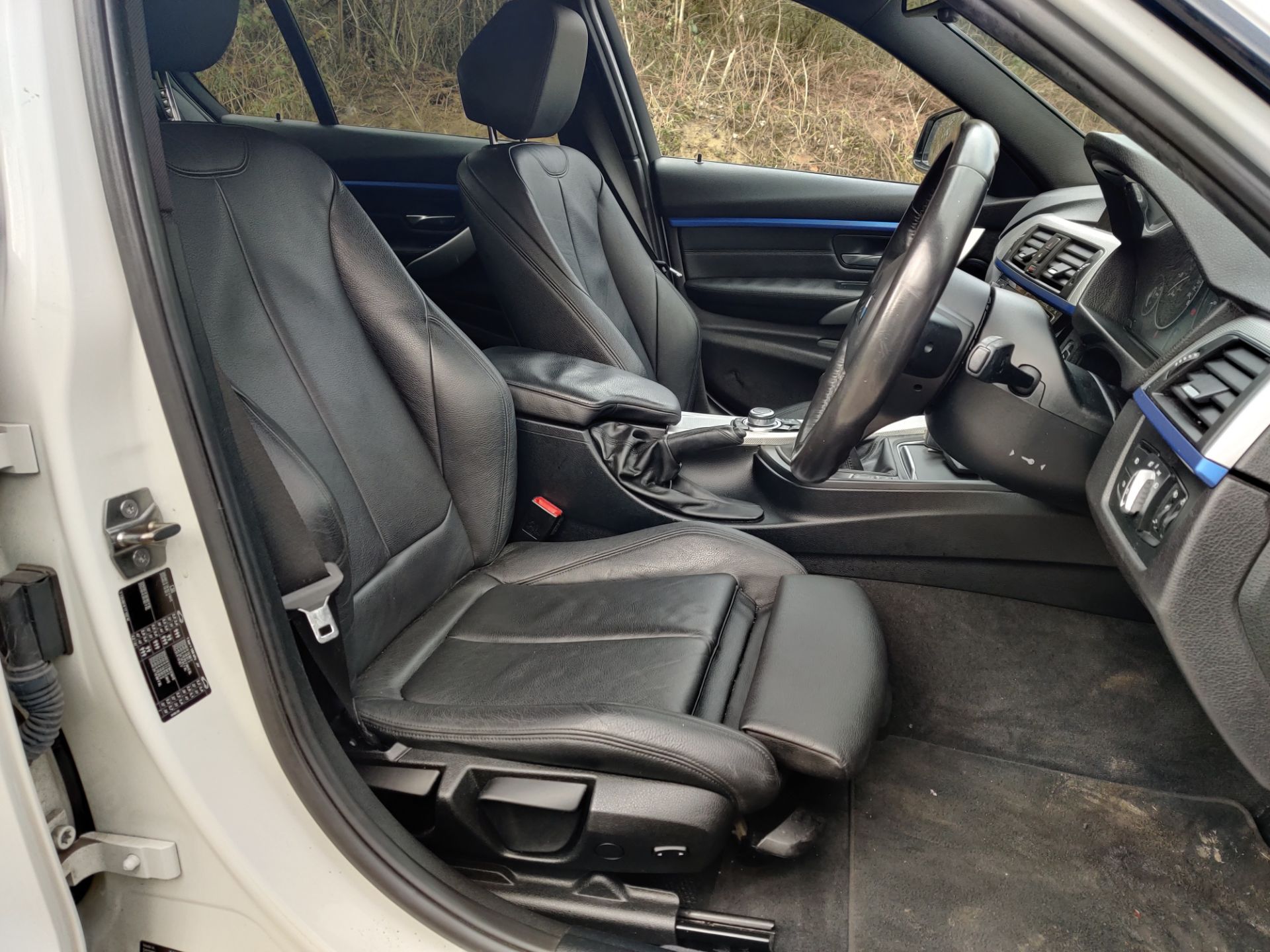2015/65 REG BMW 318D M SPORT 2.0 DIESEL WHITE 4 DOOR SALOON, SHOWING 0 FORMER KEEPERS *NO VAT* - Image 15 of 23
