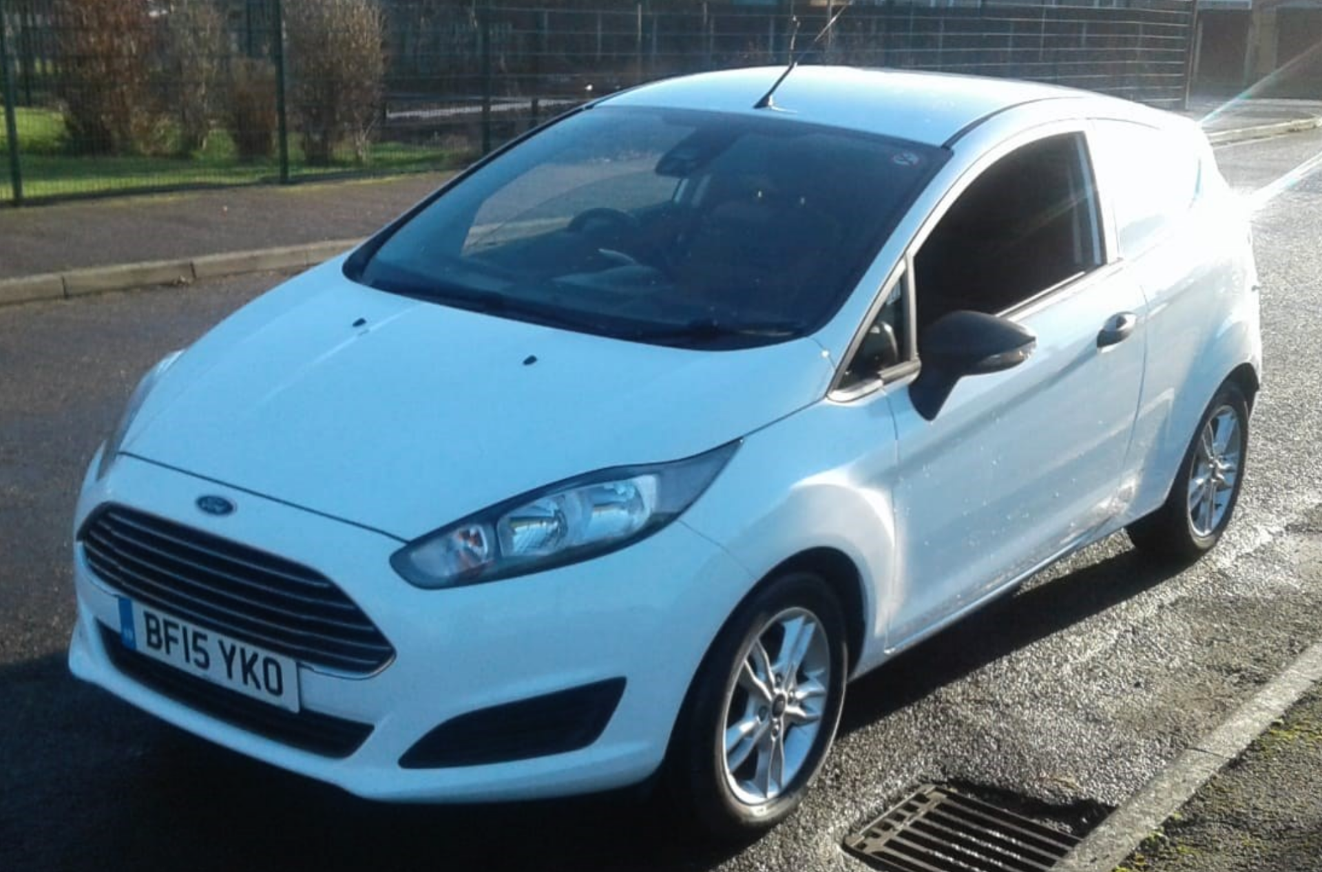 2015/15 REG FORD FIESTA ECONETIC TECH TDCI 1.6 DIESEL CAR DERIVED VAN, 0 FORMER KEEPERS *NO VAT* - Image 3 of 12