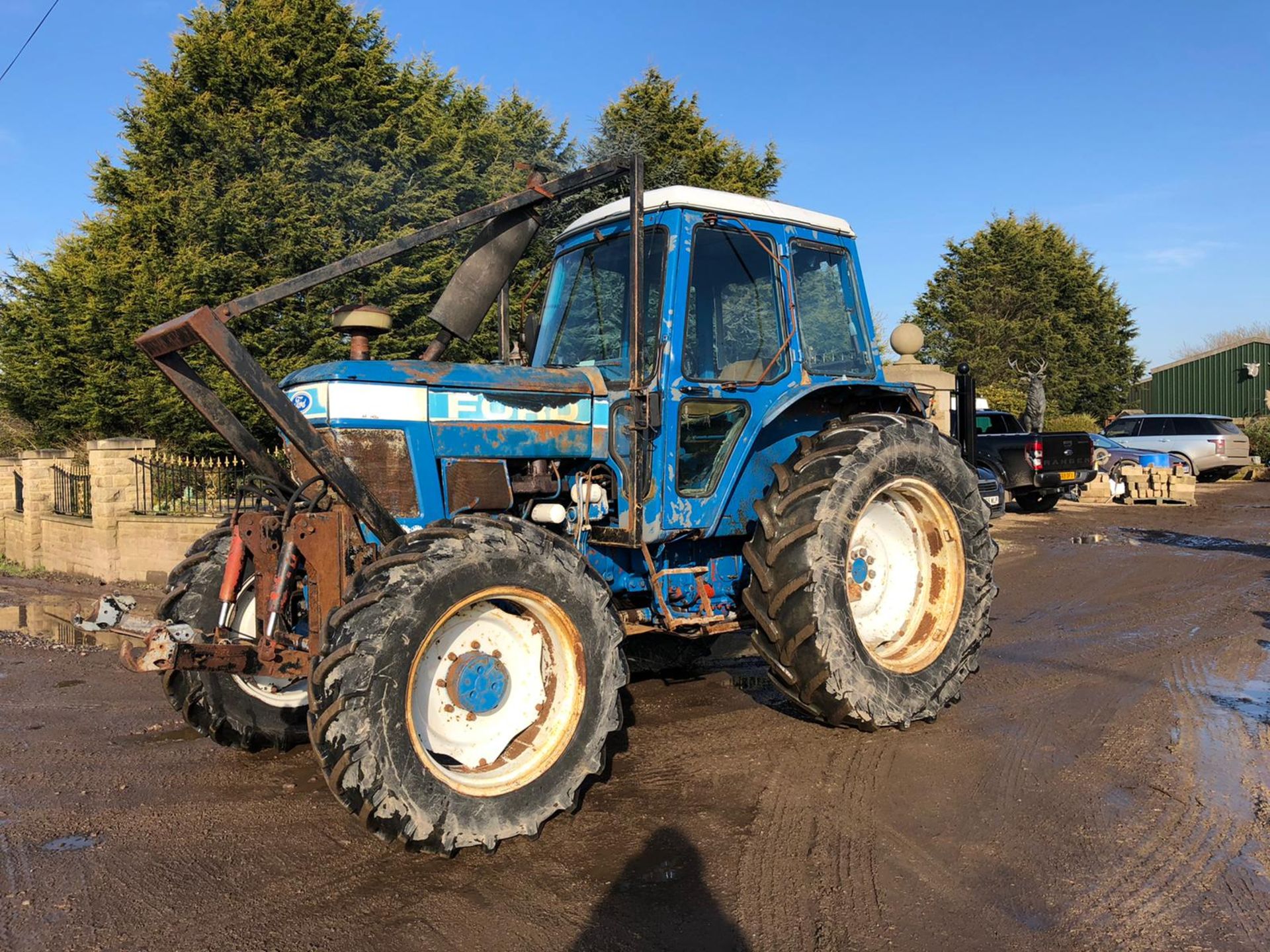 FORD 7710 4 WHEEL DRIVE TRACTOR, FRONT LINKAGE, REAR PTO DRIVEN WINCH, GOOD TYRES *PLUS VAT*