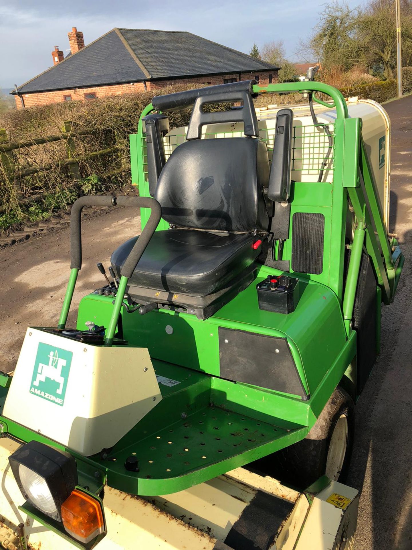 AMAZONE PROFIHOPPER RIDE ON LAWN FLAIL MOWER, ONLY 913 HOURS, RUNS, WORKS AND CUTS WELL *PLUS VAT* - Image 7 of 10