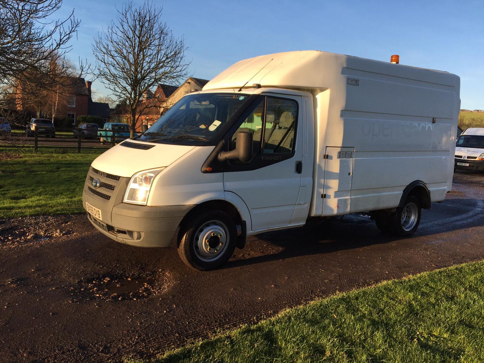 2009/59 REG FORD TRANSIT 100 T350M RWD COMPRESSOR & ELECTRICS VAN, SHOWING 0 FORMER KEEPERS - Image 3 of 13