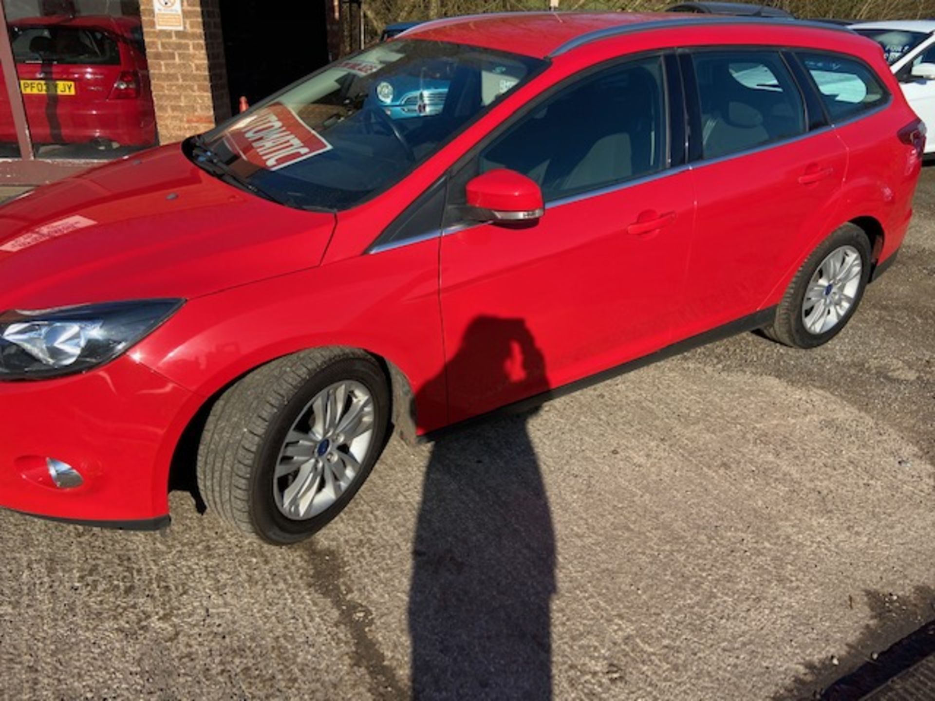 2014/64 REG FORD FOCUS TITANIUM NAVIGATOR 1.6 PETROL RED ESTATE, SHOWING 2 FORMER KEEPERS *NO VAT* - Image 3 of 9