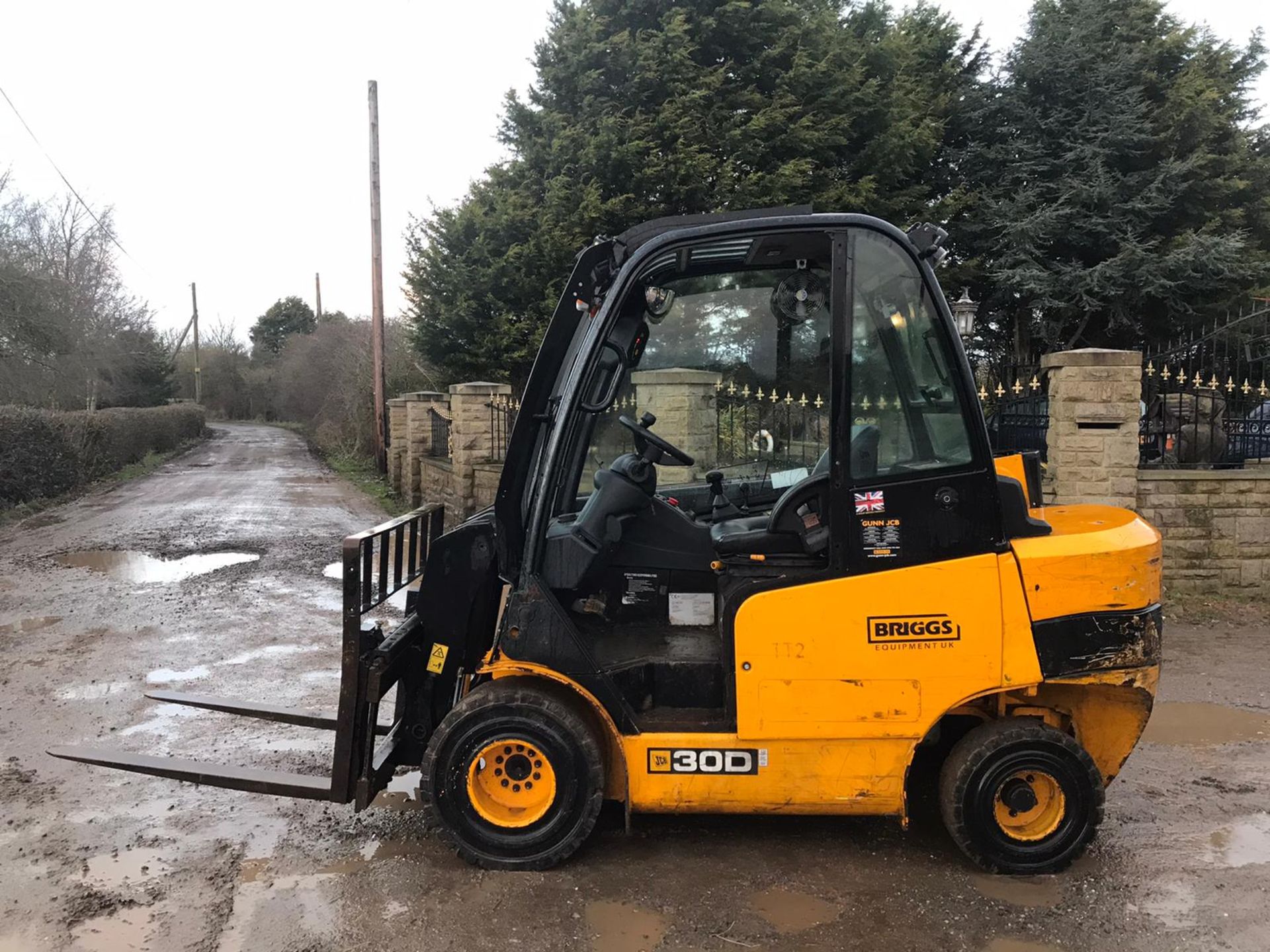 JCB TLT 30 TELETRUK, YEAR 2014, POWER 35.6 KW, WEIGHT 4900 KG, RUNS, WORKS AND LIFTS *PLUS VAT* - Image 2 of 6