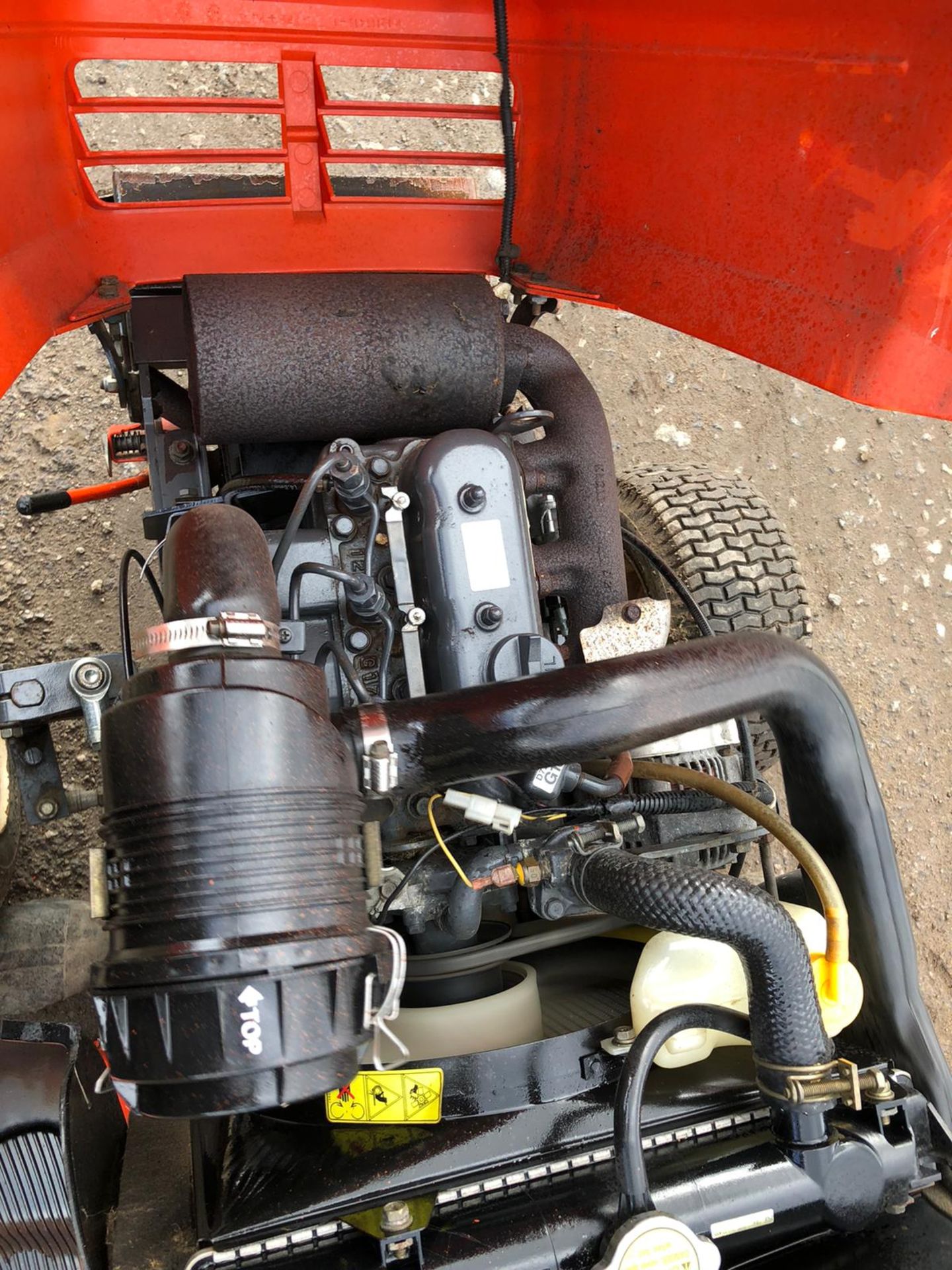 KUBOTA G18 HIGH LIFT RIDE ON LAWN MOWER, POWER STEERING, HIGH LIFT GRASS COLLECTOR, LOW HOURS - Image 7 of 8