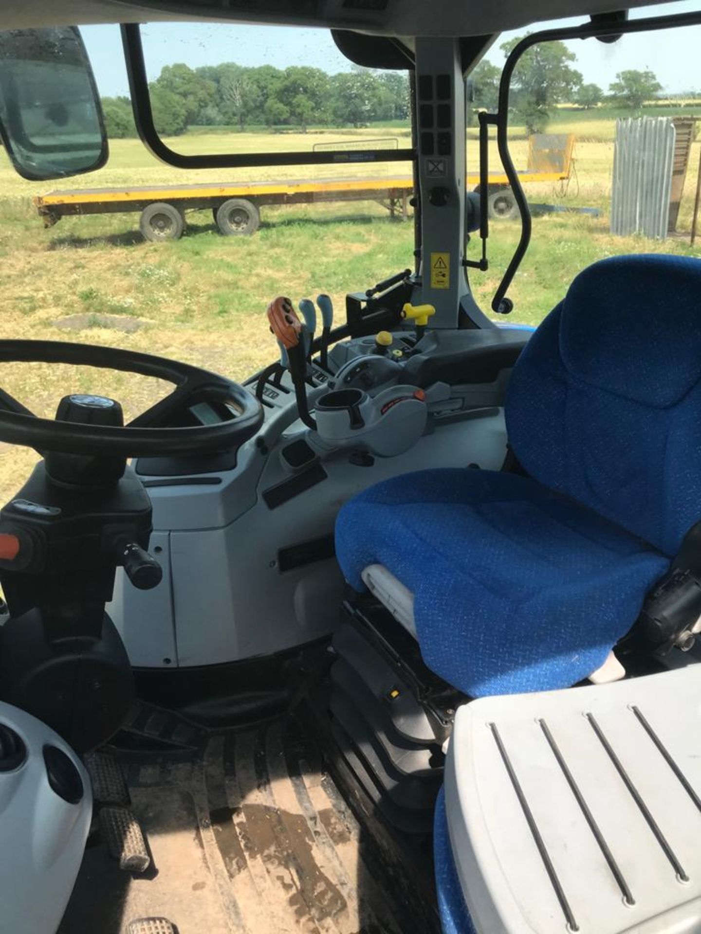 2013/63 REG NEW HOLLAND T7.200 TRACTOR, SHOWING 1 FORMER KEEPER, RUNS AND WORKS AS IT SHOULD. - Image 10 of 16
