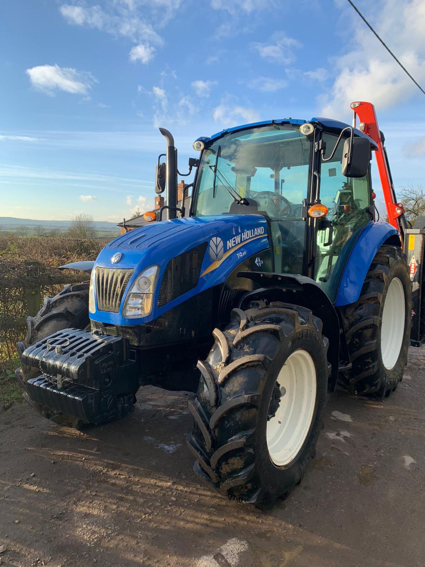 2017/67 REG NEW HOLLAND T4.85 4WD DIESEL TRACTOR, FULL GLASS CAB, HEDGECUTTER SOLD SEPERATELY - Image 3 of 20