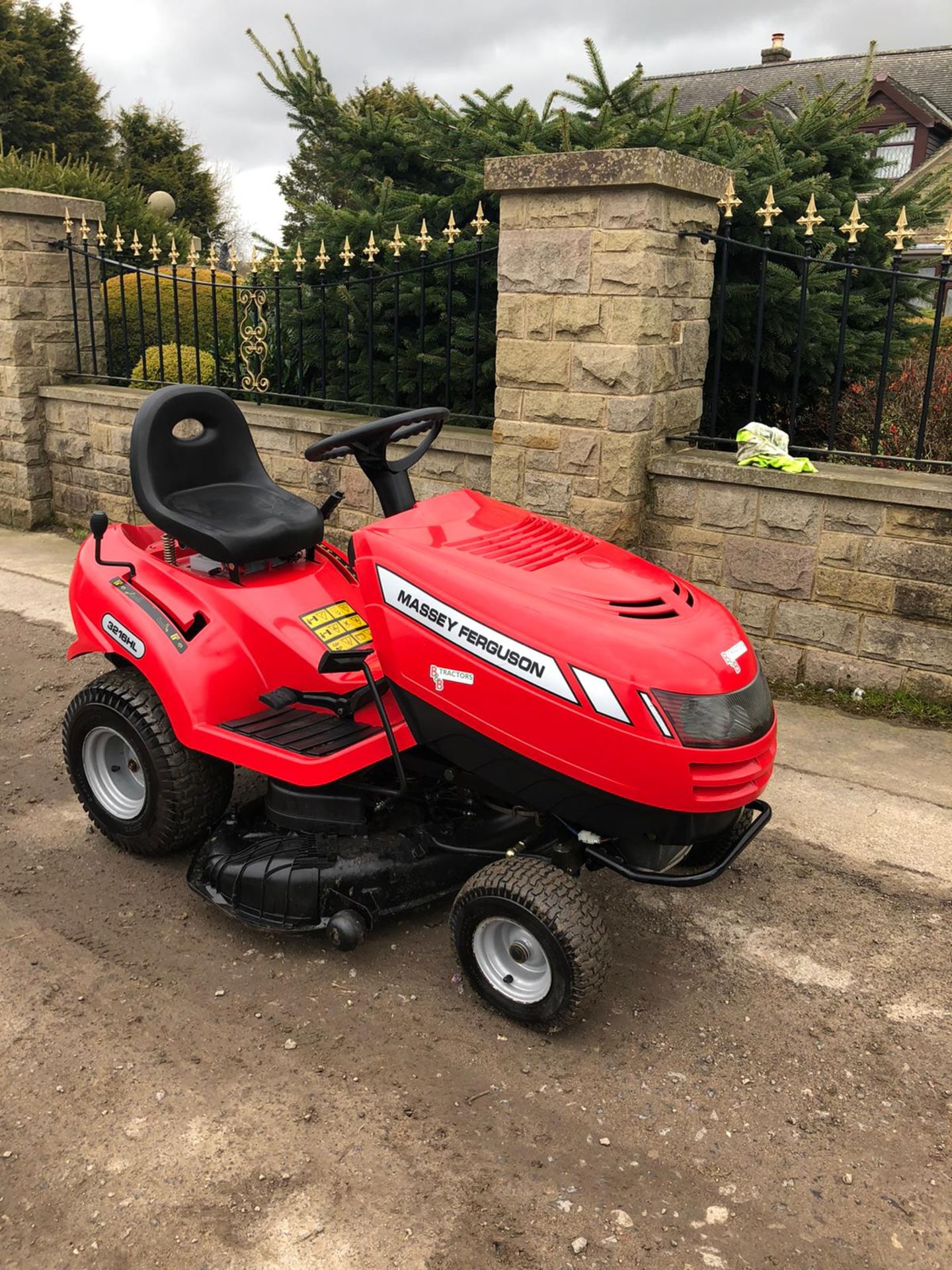 MASSEY FERGUSON 3216HL, IN VERY GOOD CONDITION, RUNS, WORKS AND CUTS WELL, GOOD TYRES *NO VAT*