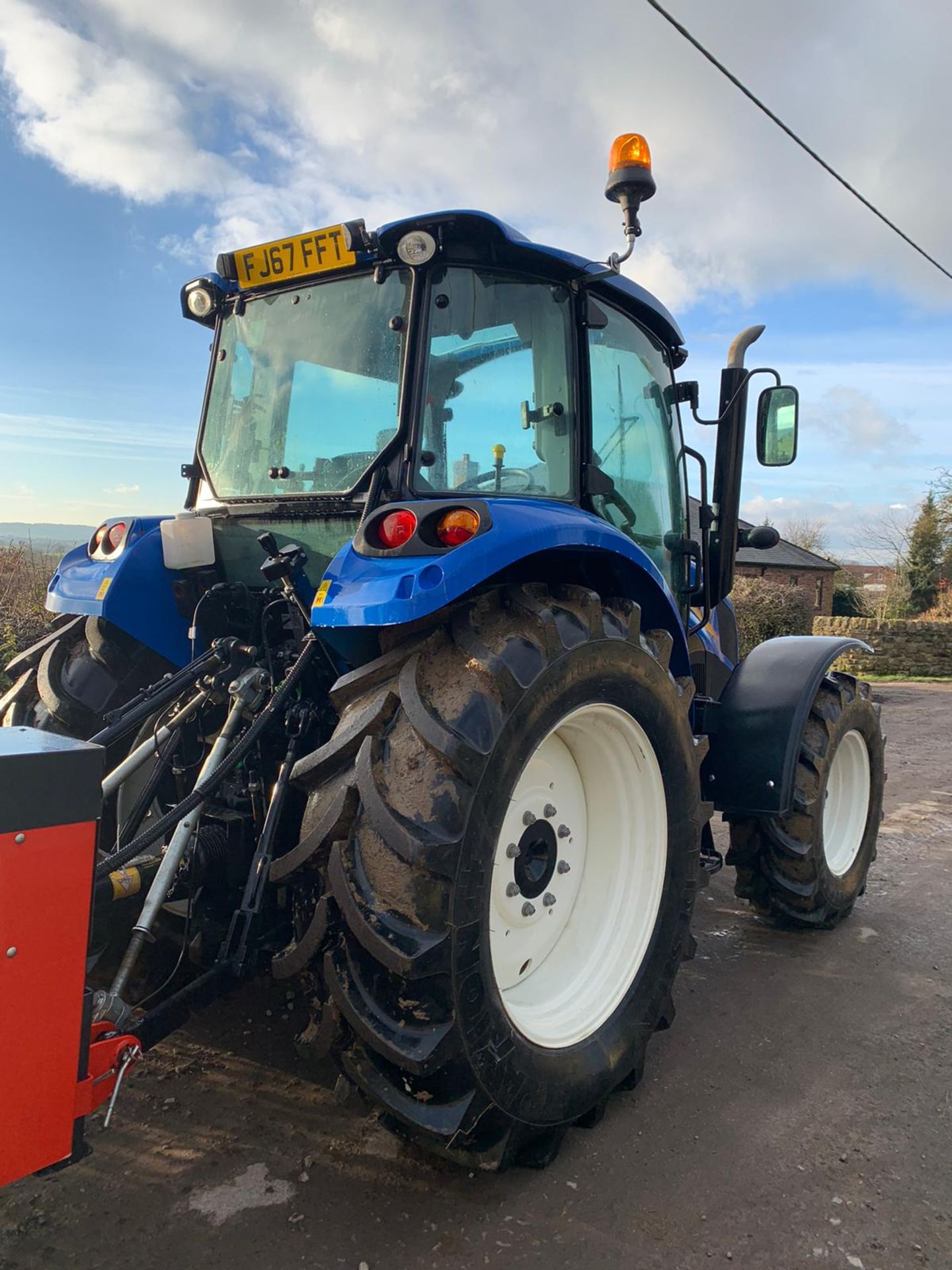 2017/67 REG NEW HOLLAND T4.85 4WD DIESEL TRACTOR, FULL GLASS CAB, HEDGECUTTER SOLD SEPERATELY - Image 6 of 20