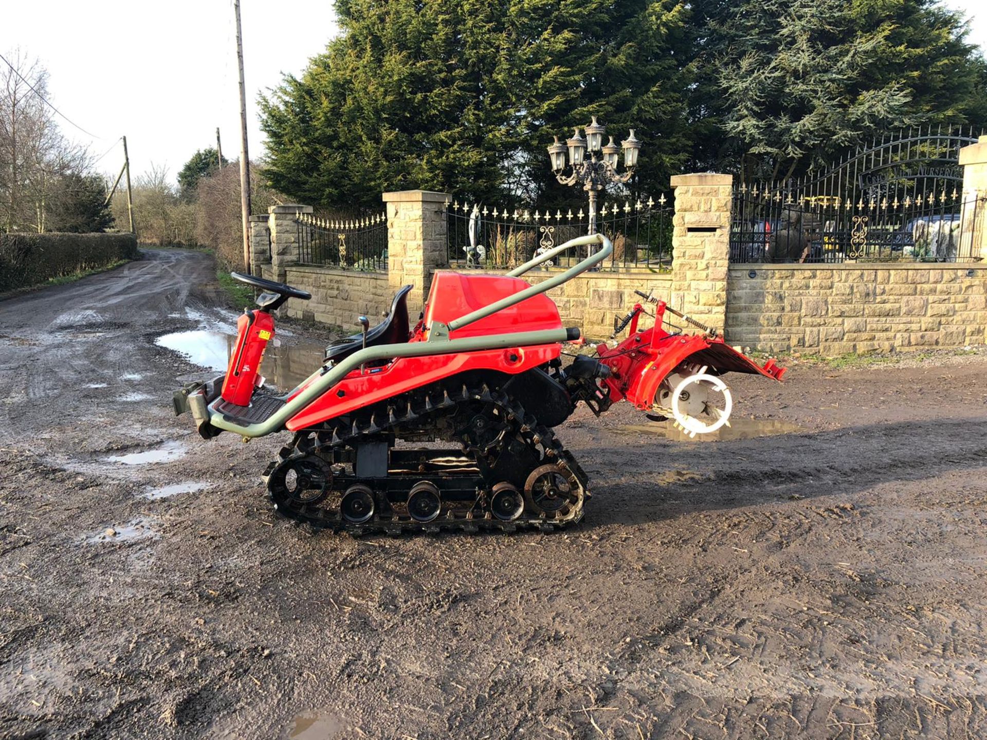 YANMAR AC10D COMPACT TRACTOR ON TRACKS, C/W ATTACHMENT ON THE BACK, RUNS AND WORKS *PLUS VAT* - Image 2 of 6