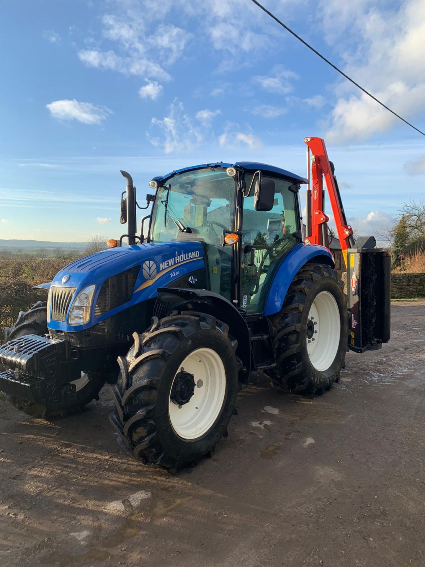 2017/67 REG NEW HOLLAND T4.85 4WD DIESEL TRACTOR, FULL GLASS CAB, HEDGECUTTER SOLD SEPERATELY - Image 4 of 20