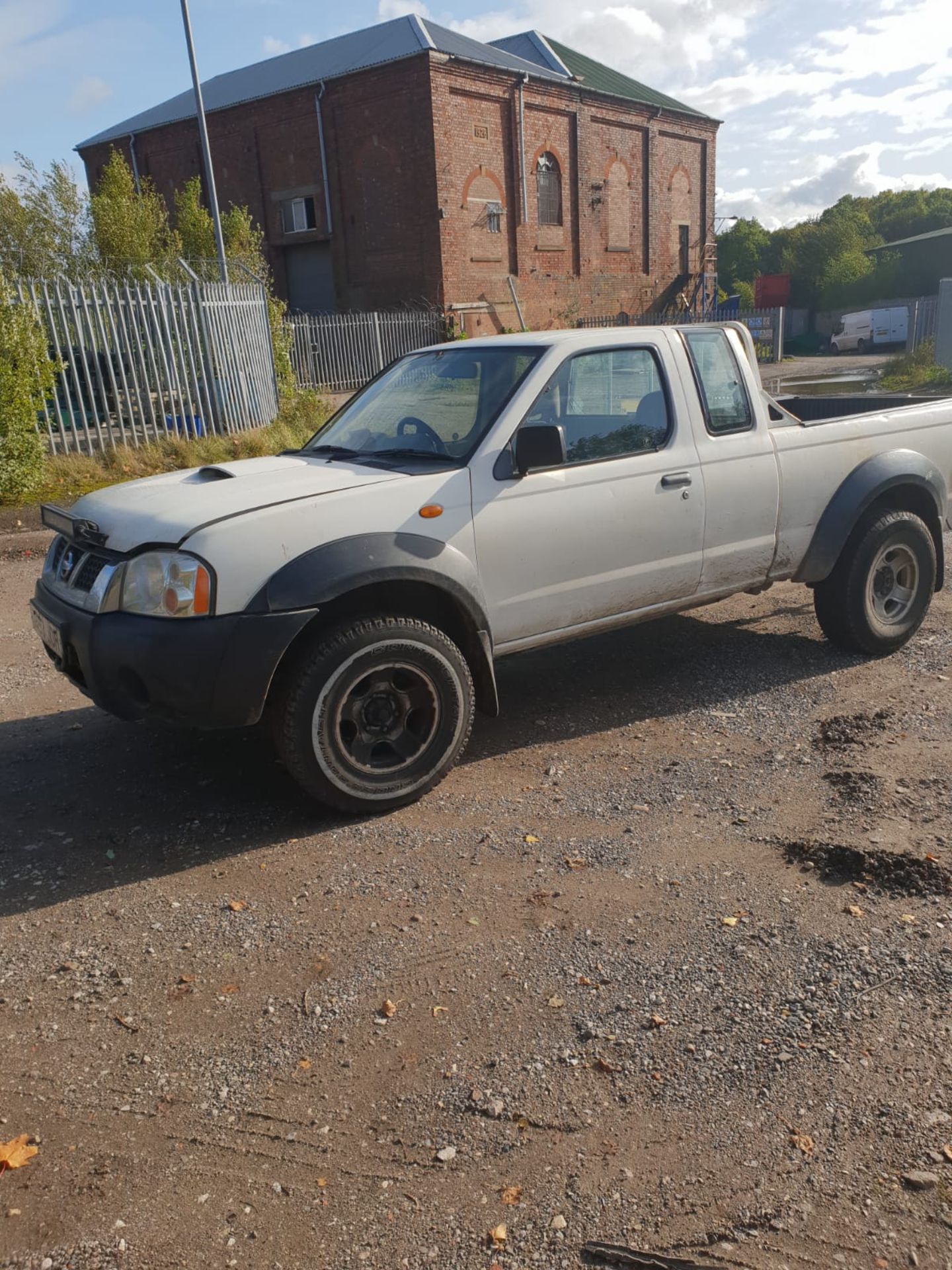 2003/53 REG NISSAN D22 2.5 DI 4X4 2.5 DIESEL WHITE PICK-UP, SHOWING 2 FORMER KEEPERS *NO VAT* - Image 5 of 13