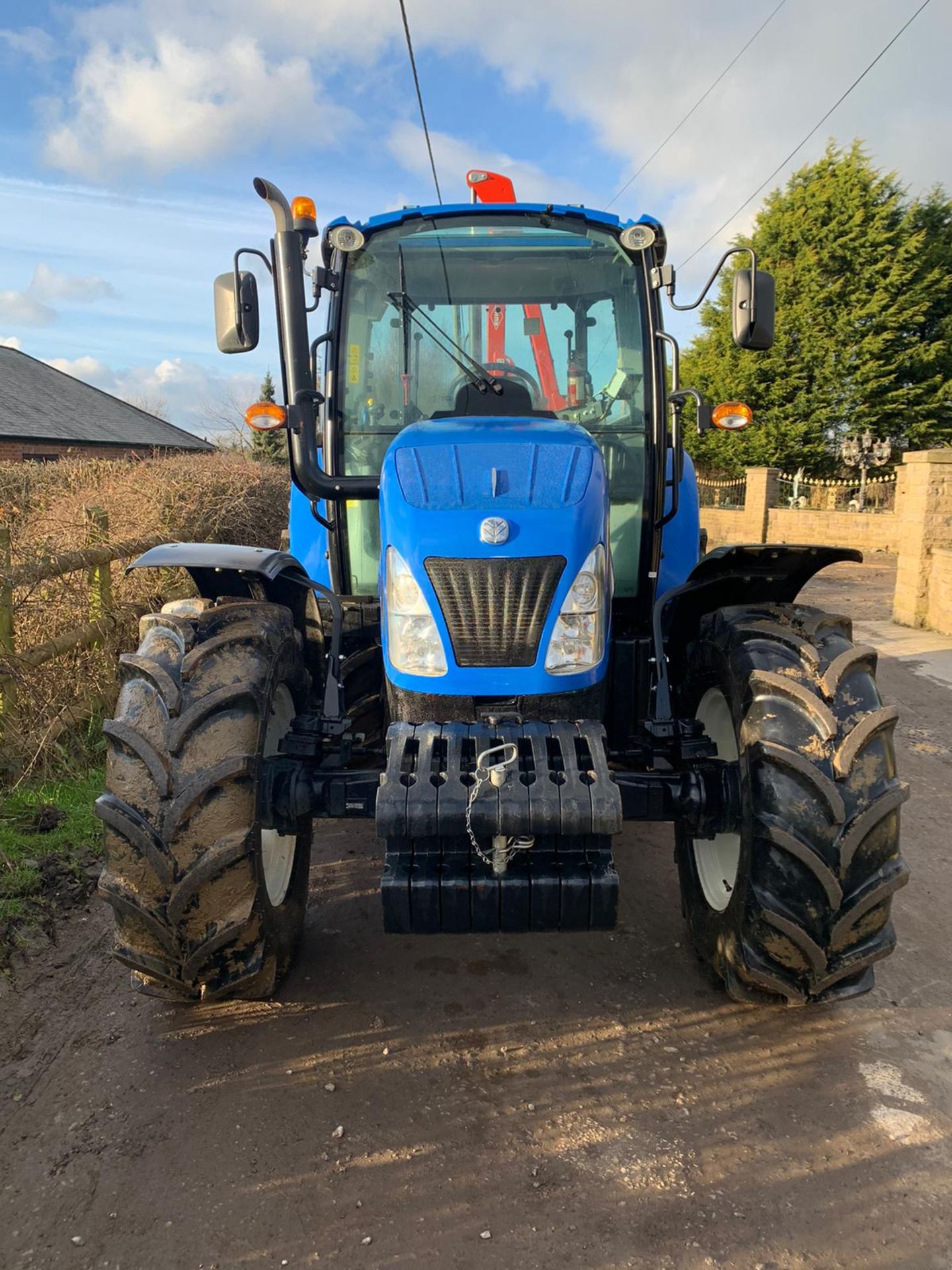 2017/67 REG NEW HOLLAND T4.85 4WD DIESEL TRACTOR, FULL GLASS CAB, HEDGECUTTER SOLD SEPERATELY - Image 2 of 20