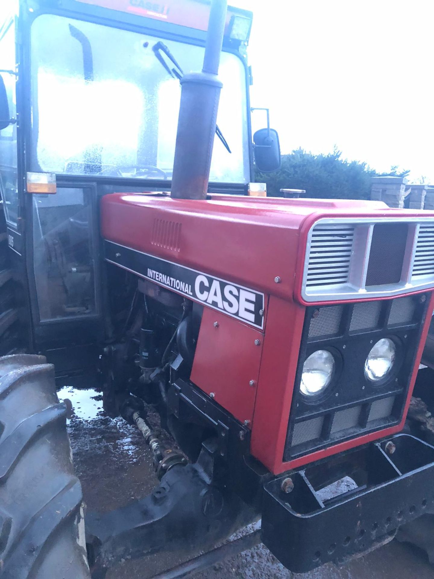 1985/C REG CASE INTERNATIONAL 885 DIESEL RED TRACTOR, RUNS AND WORKS, IN GOOD CONDITION *PLUS VAT* - Image 6 of 9